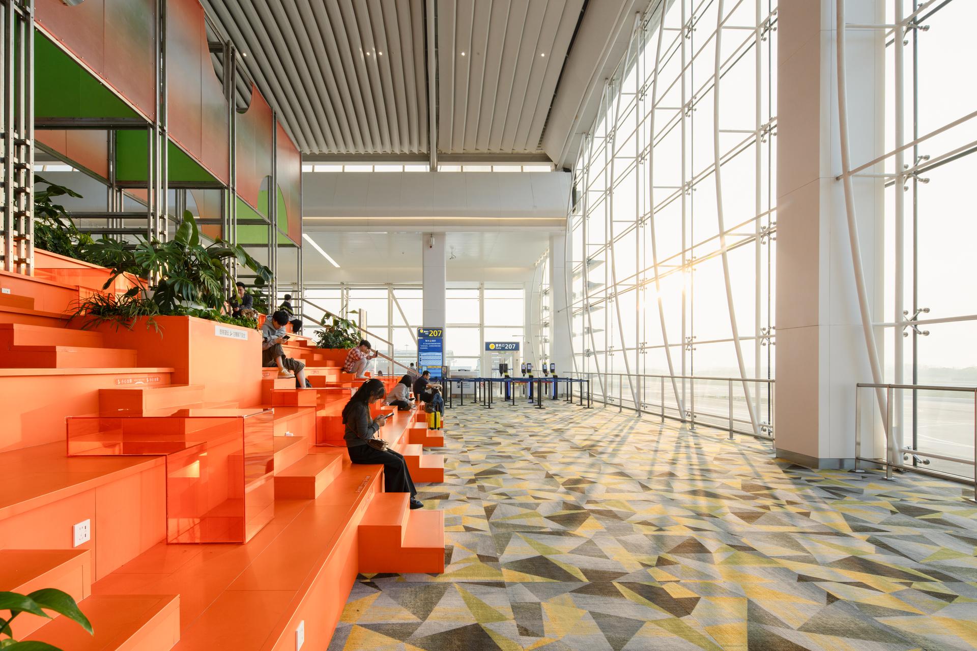 Design of kiosks and observation decks in Wuhan Tianhe Airport T2—Towards a light architecture - image 4