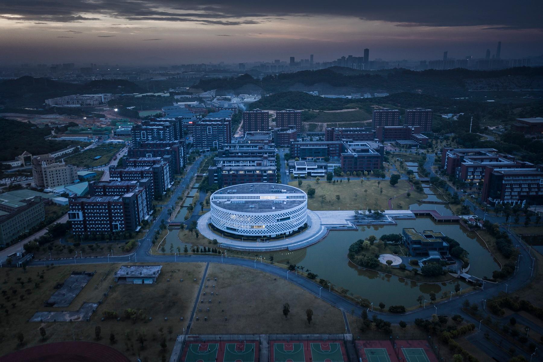 Library of Guangdong Vocational College of Hotel Management - image 4