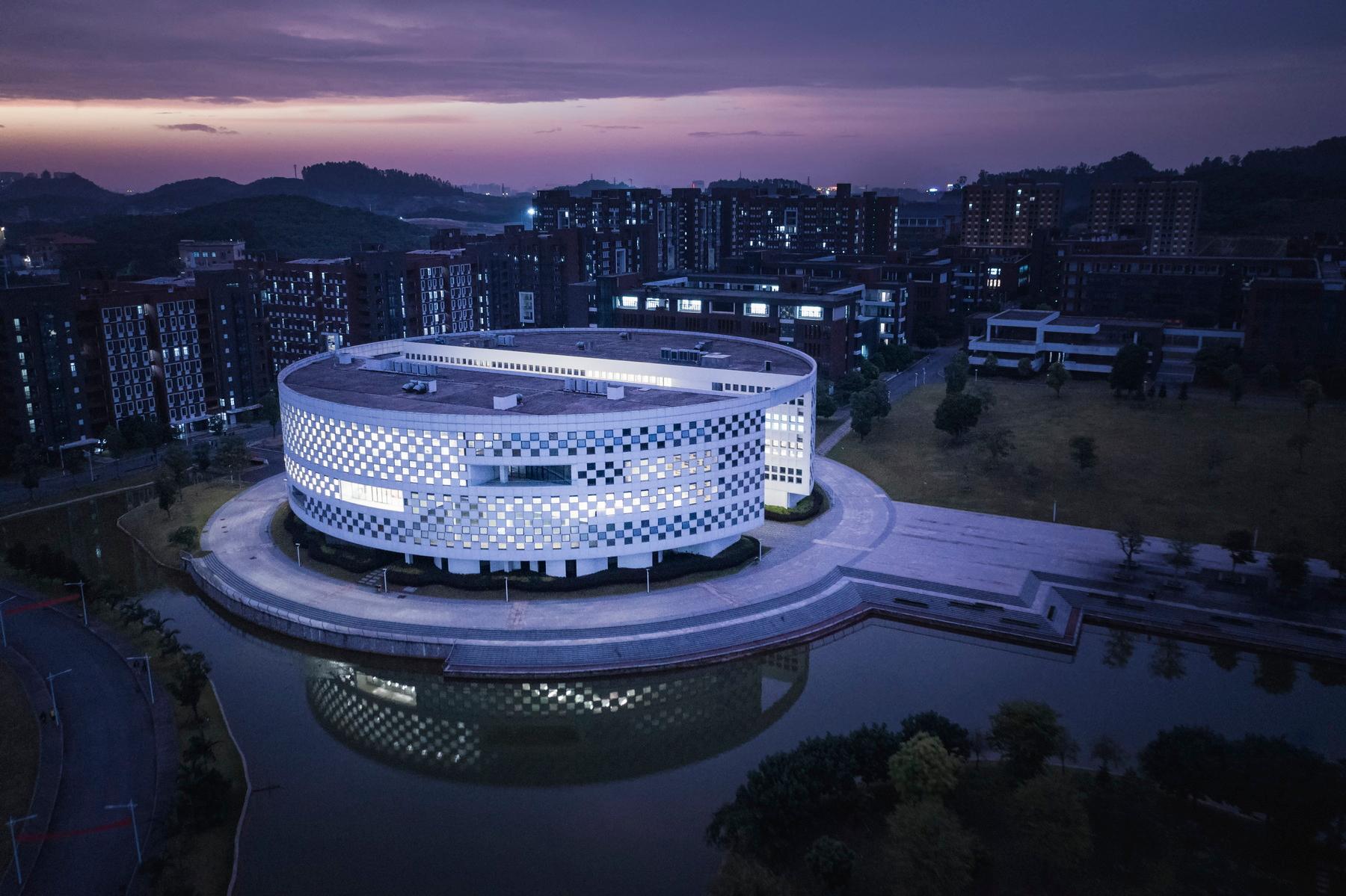 Library of Guangdong Vocational College of Hotel Management - image 5
