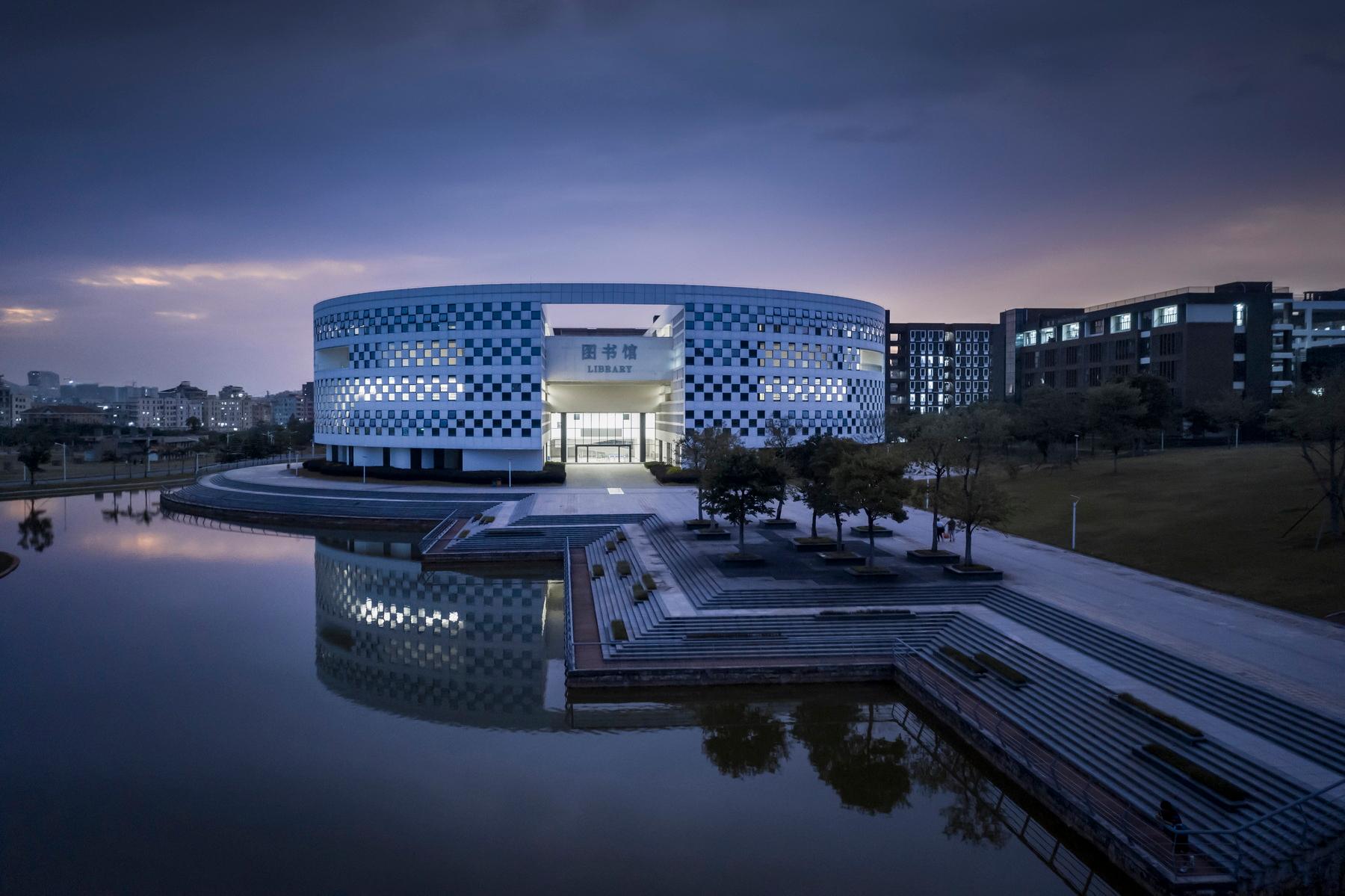 Library of Guangdong Vocational College of Hotel Management - image 6