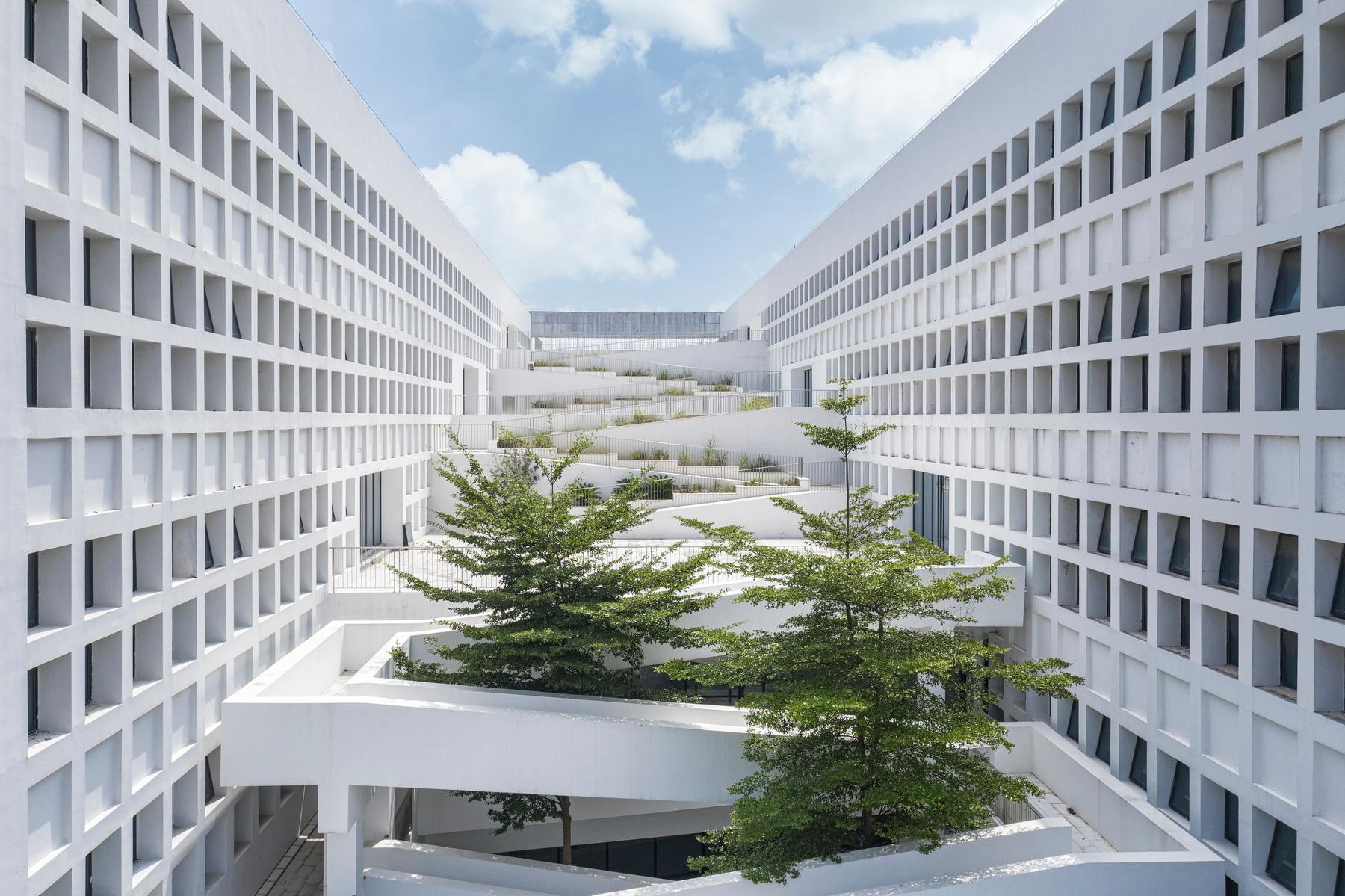 Library of Guangdong Vocational College of Hotel Management - image 8