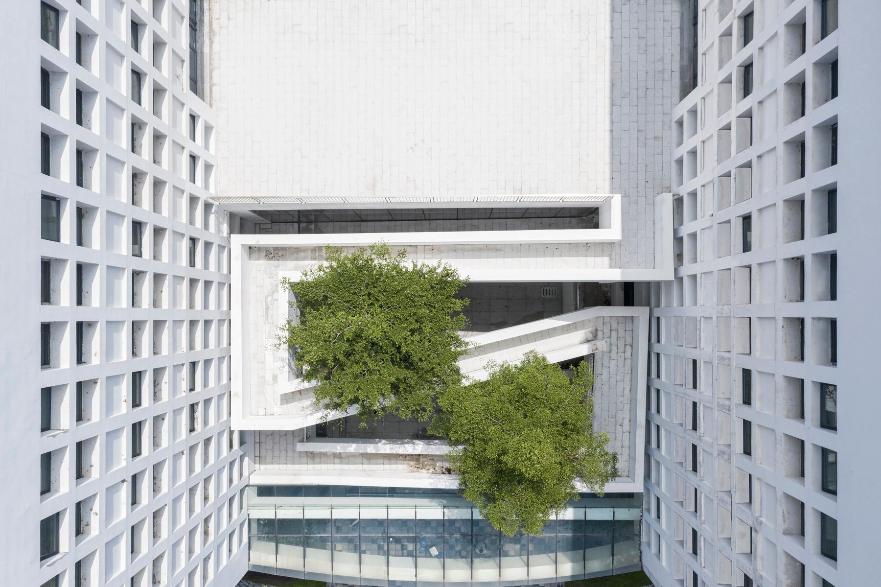 Library of Guangdong Vocational College of Hotel Management - image 9