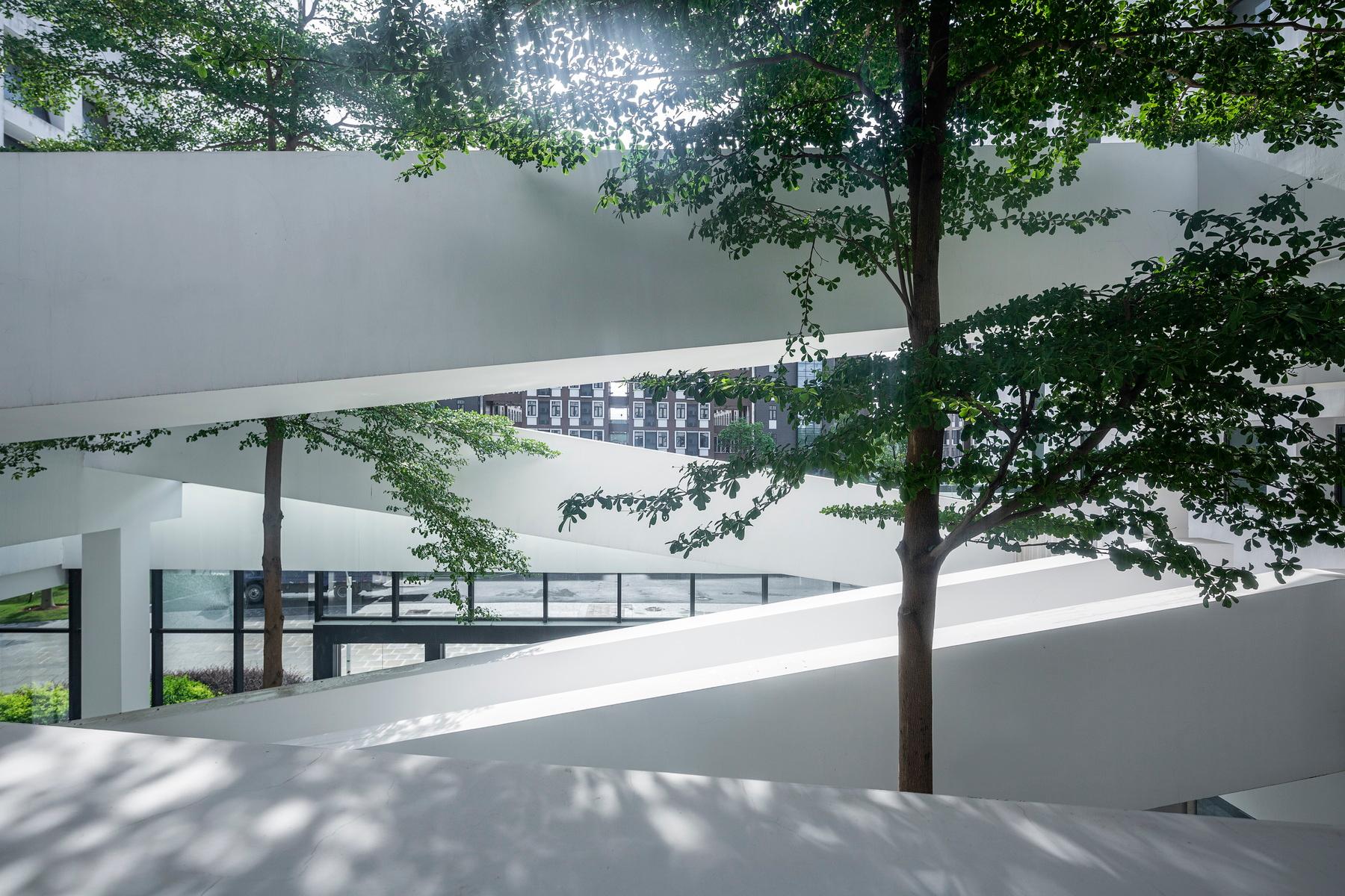 Library of Guangdong Vocational College of Hotel Management - image 11