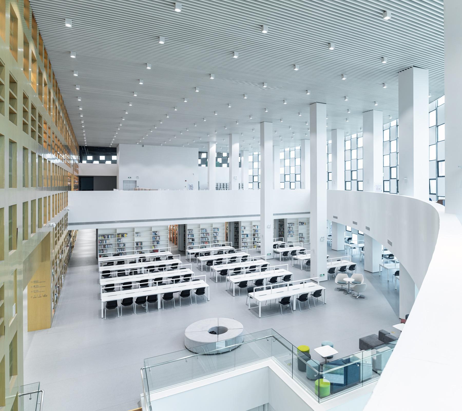Library of Guangdong Vocational College of Hotel Management - image 13