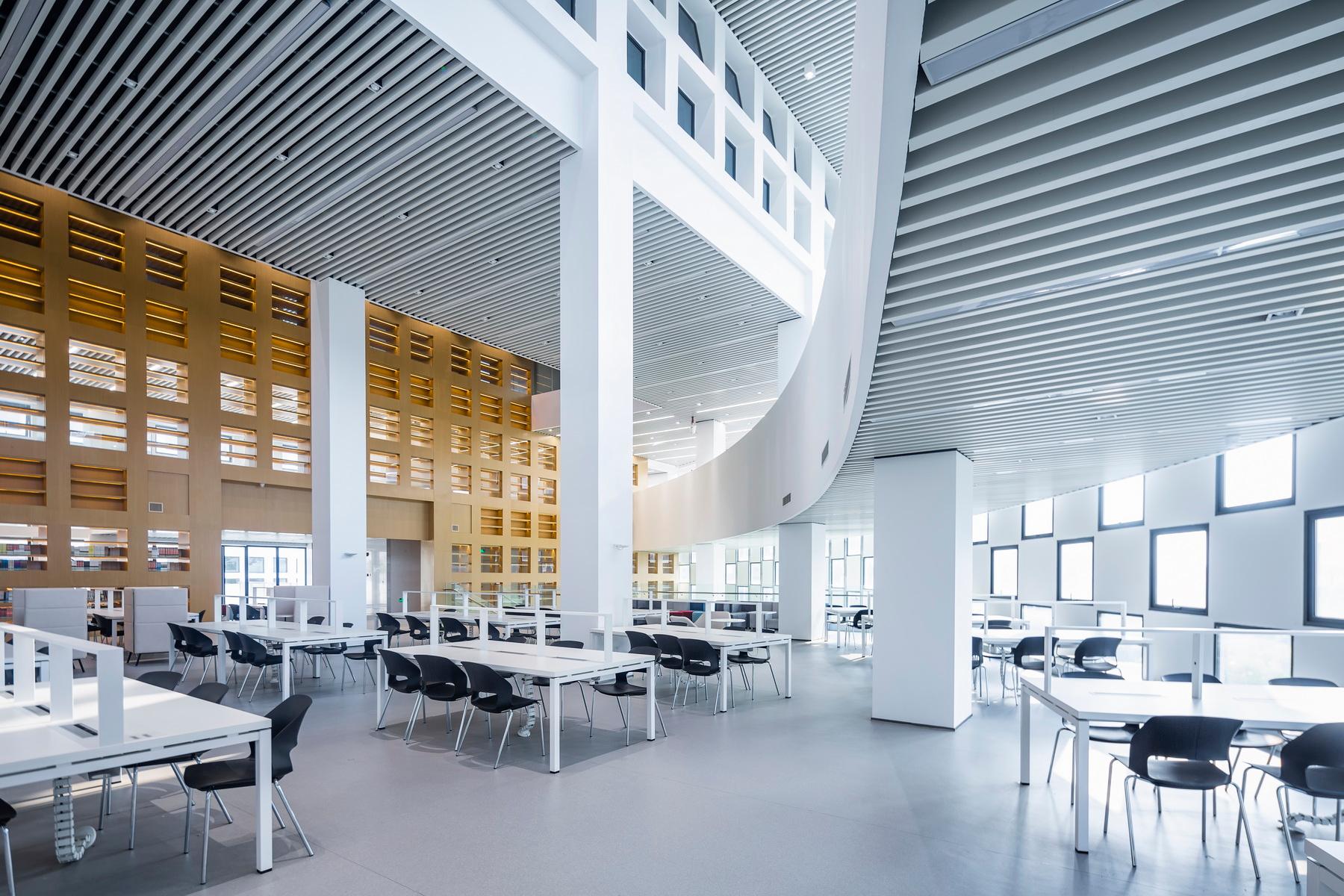 Library of Guangdong Vocational College of Hotel Management - image 14