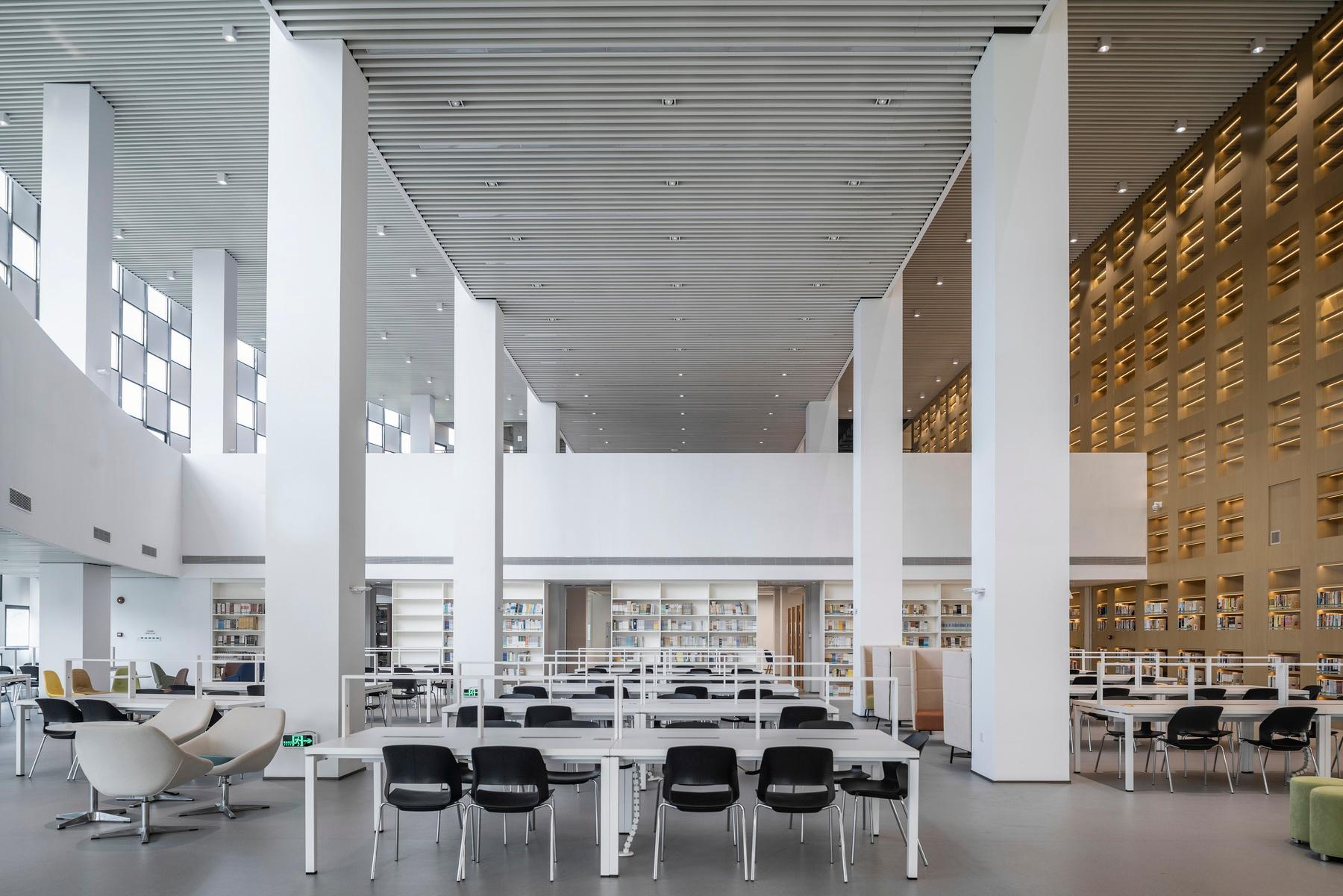 Library of Guangdong Vocational College of Hotel Management - image 15