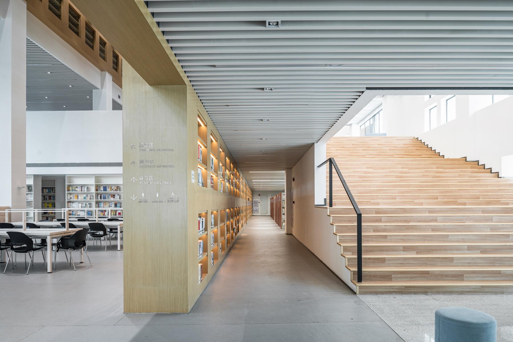 Library of Guangdong Vocational College of Hotel Management - image 17