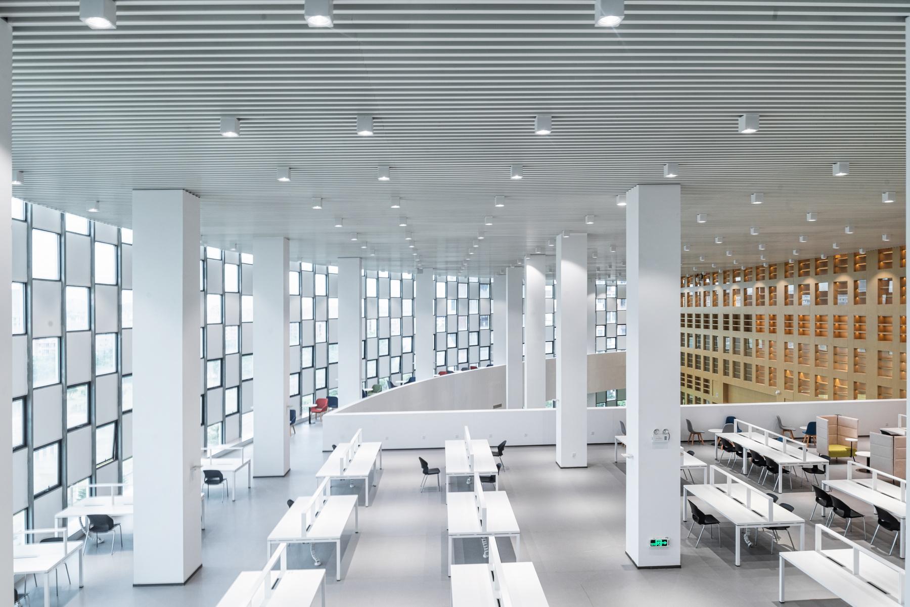 Library of Guangdong Vocational College of Hotel Management - image 18