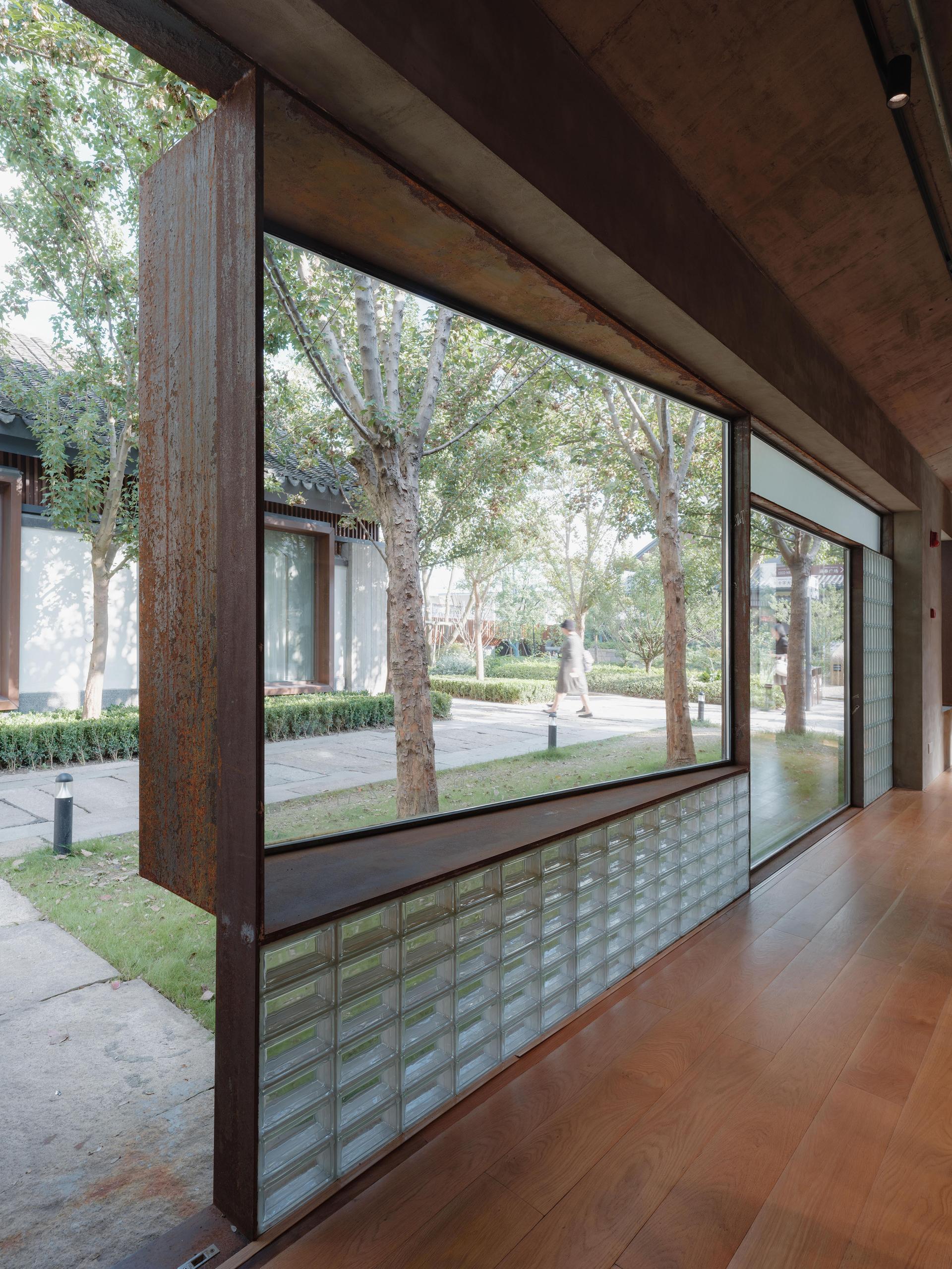 Inside/Outside: Jisifang & Woven Moonlight - image 3