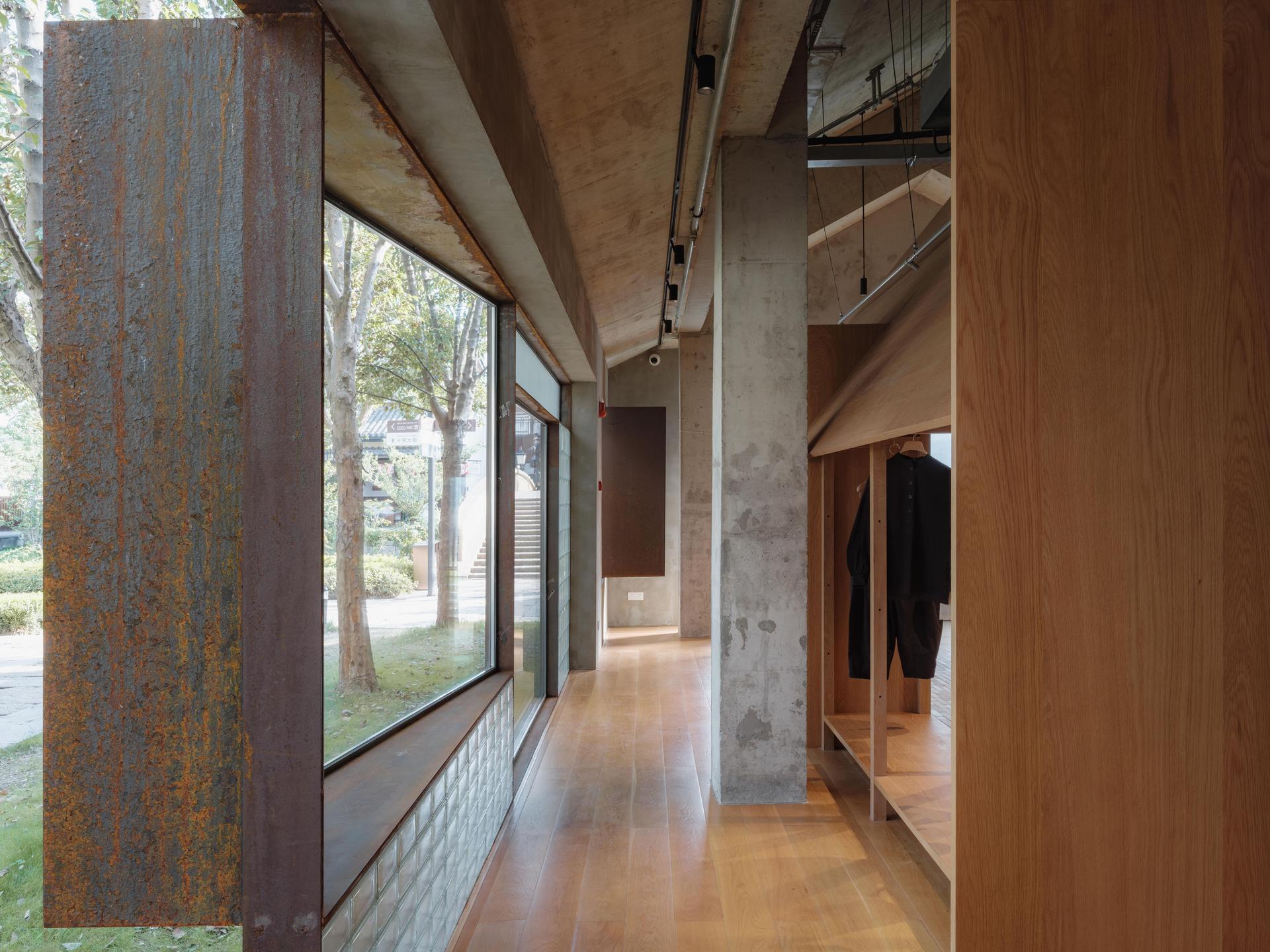 Inside/Outside: Jisifang & Woven Moonlight - image 4