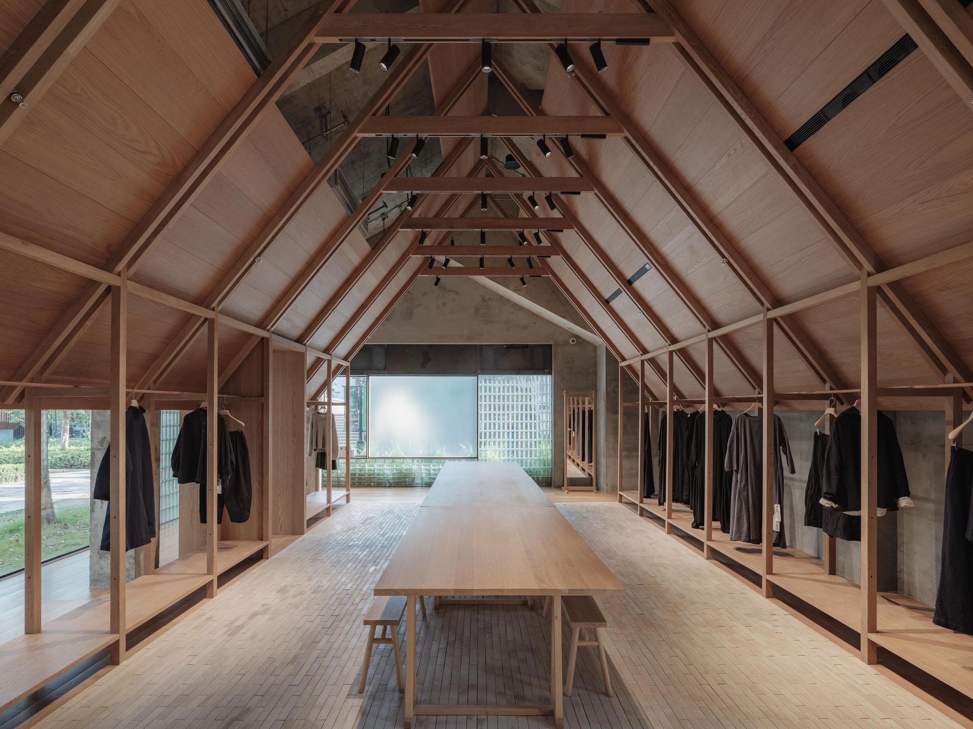 Inside/Outside: Jisifang & Woven Moonlight - image 5