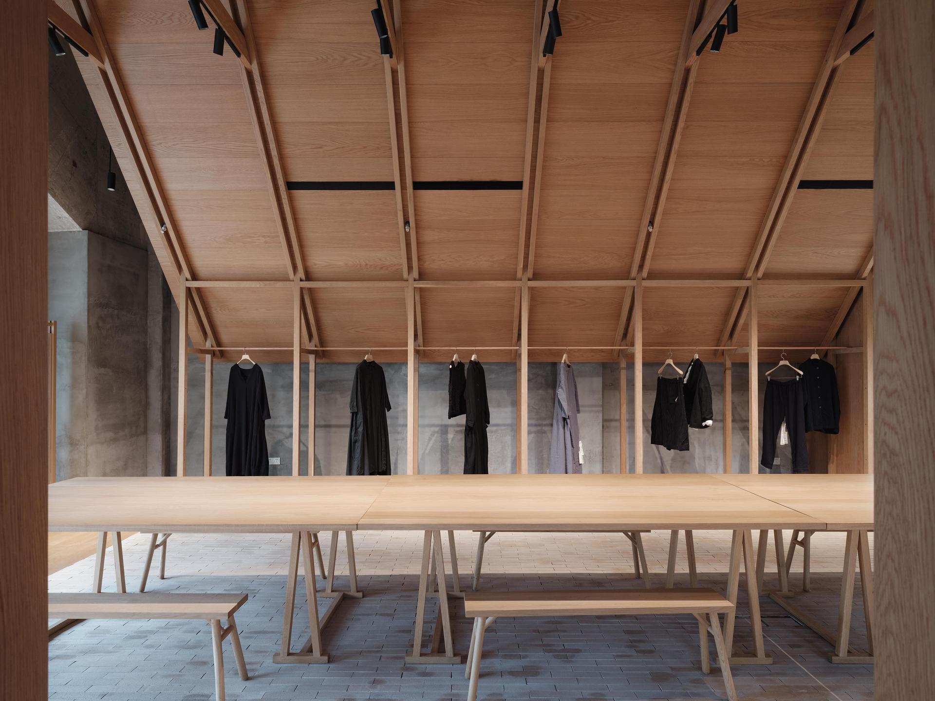 Inside/Outside: Jisifang & Woven Moonlight - image 6