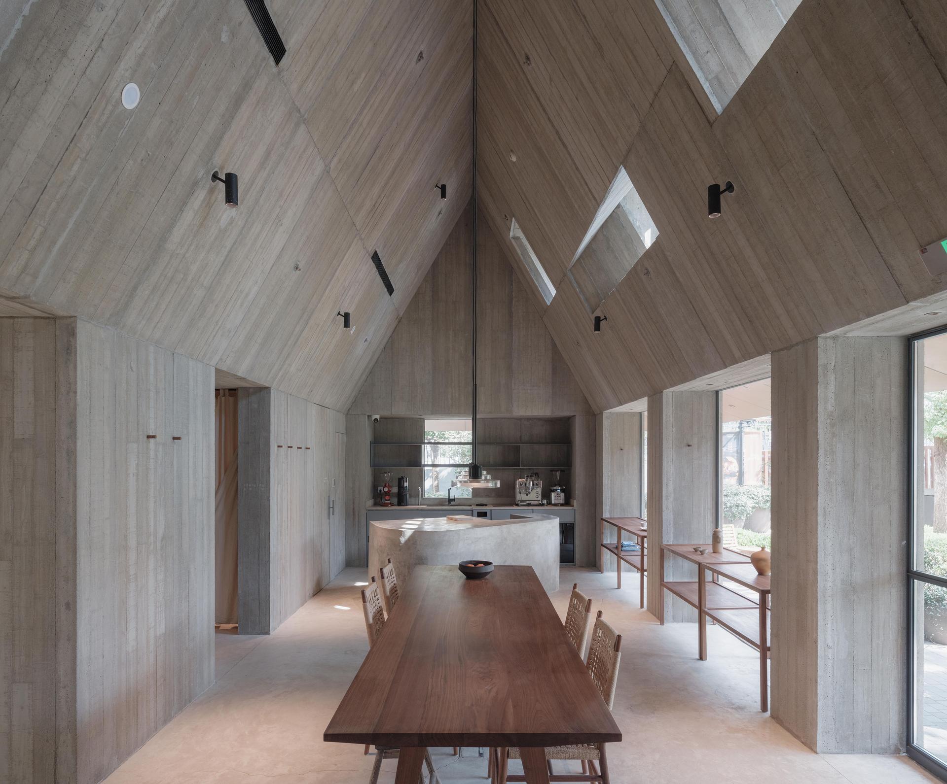 Inside/Outside: Jisifang & Woven Moonlight - image 11