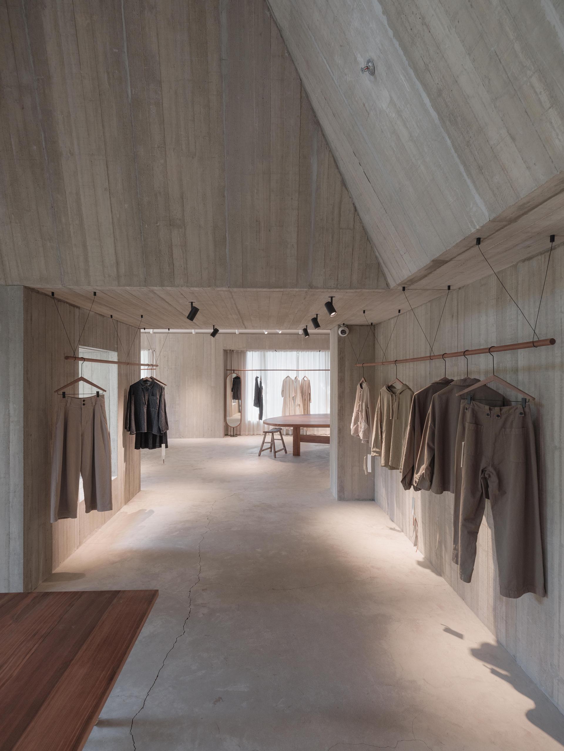 Inside/Outside: Jisifang & Woven Moonlight - image 10