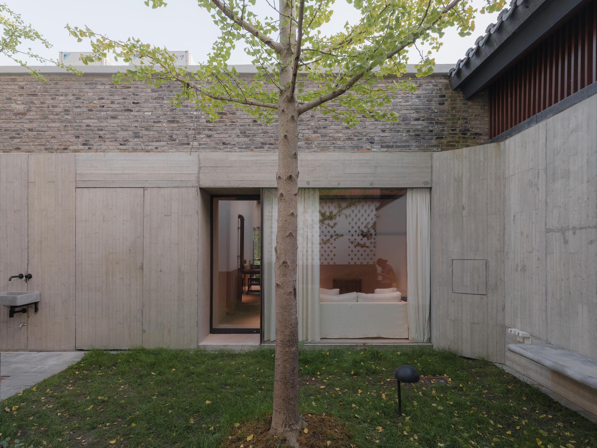Inside/Outside: Jisifang & Woven Moonlight - image 12