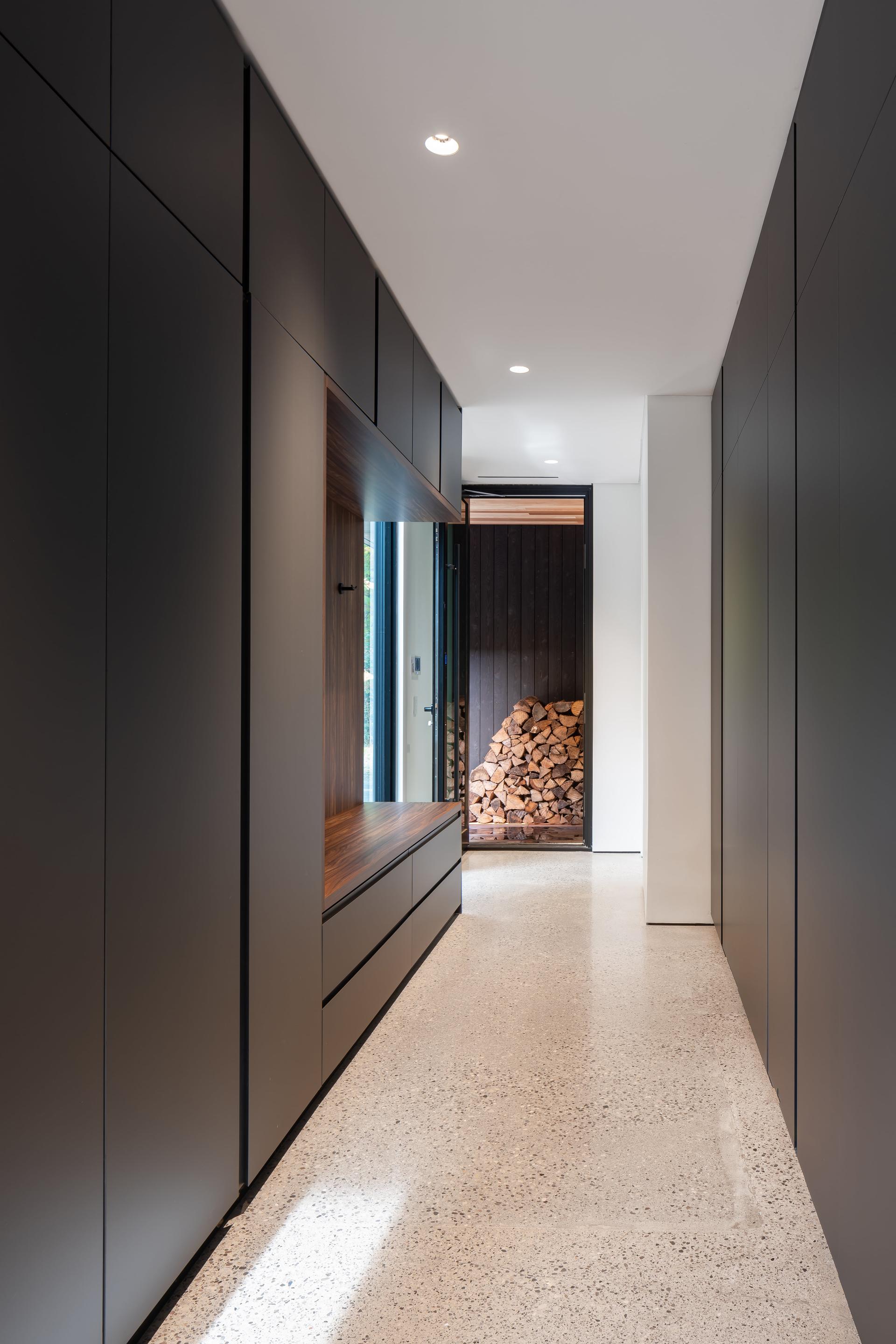 Ravine House - image 21