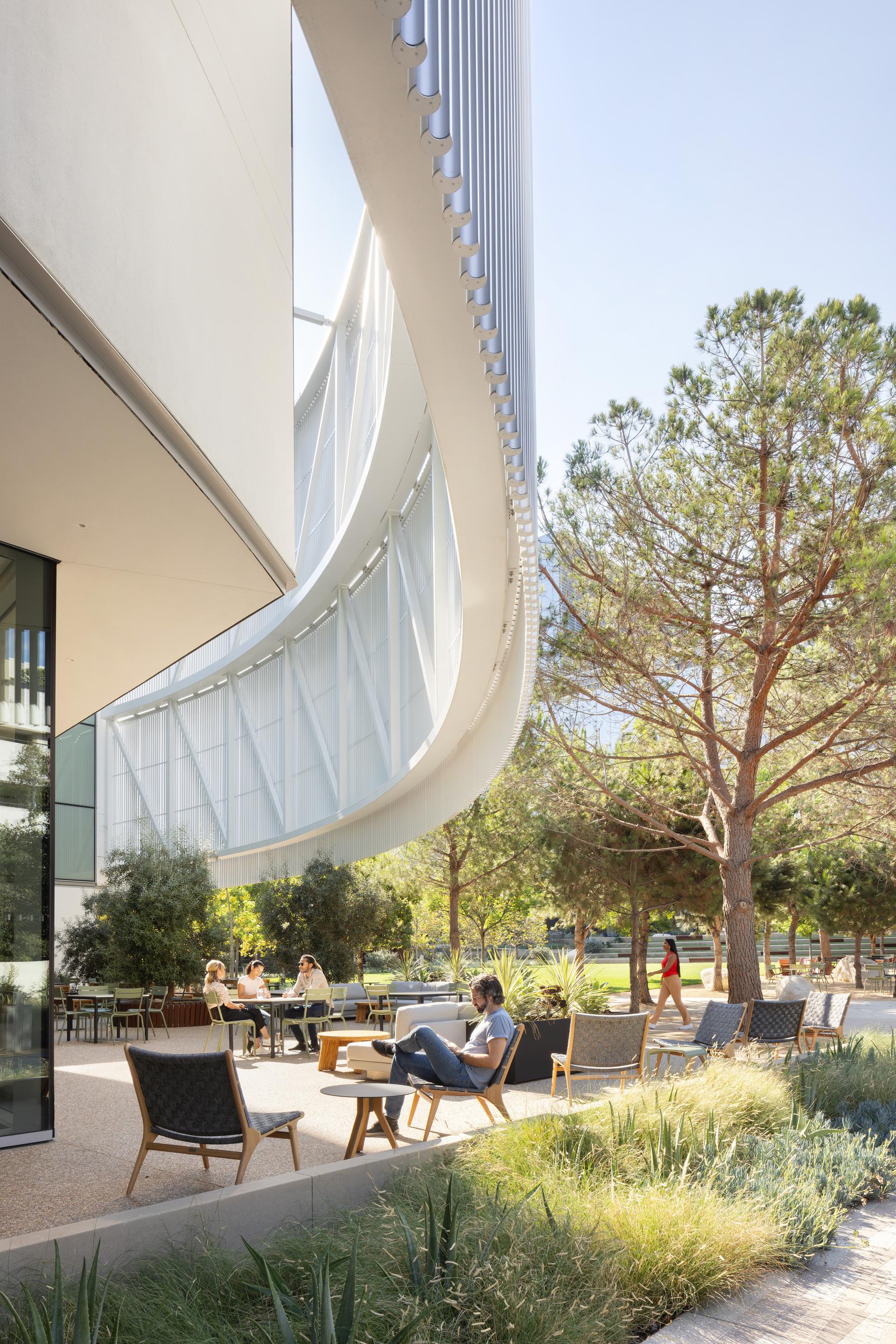 NBCUniversal Campus Project - image 4