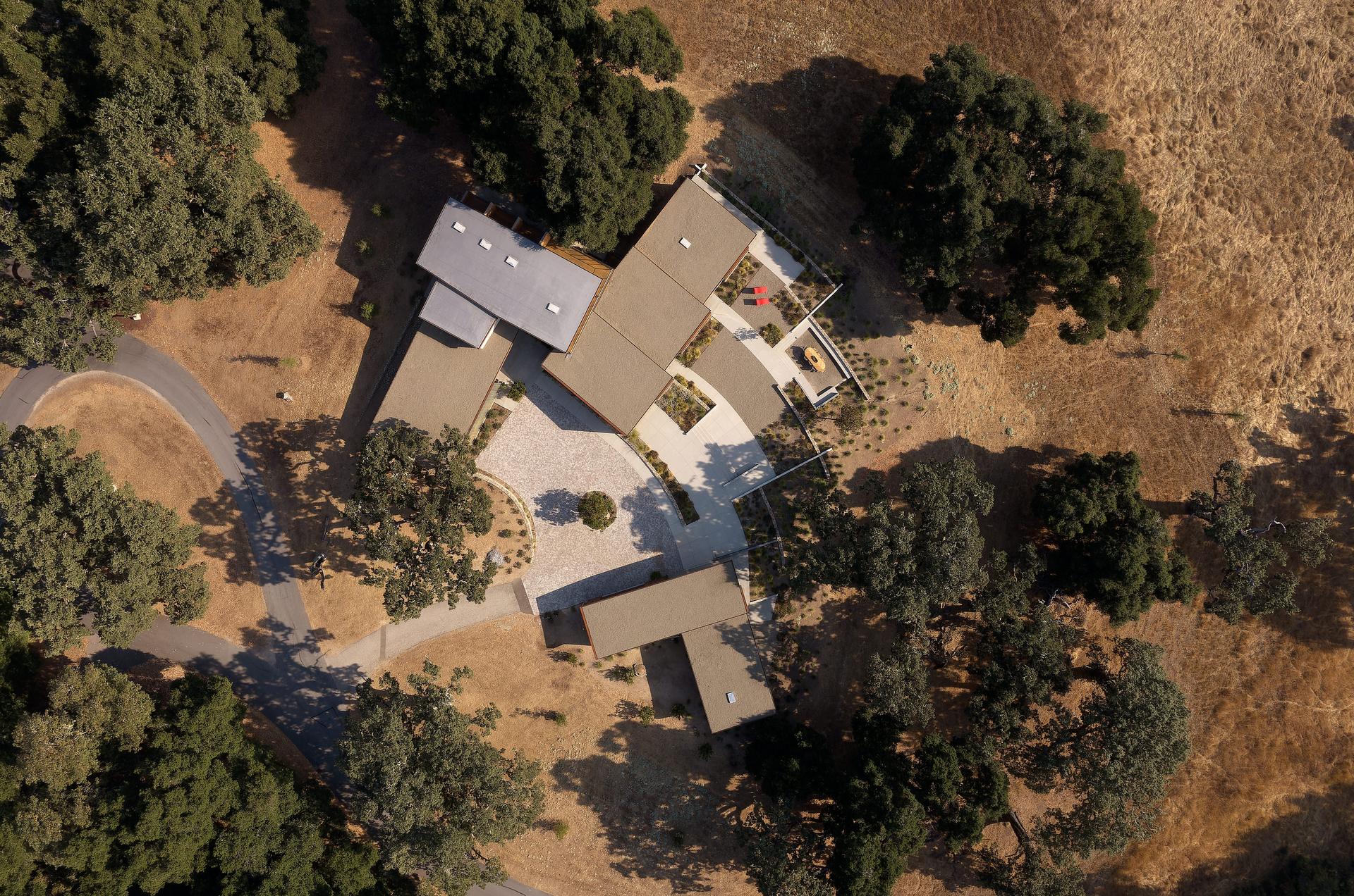Meadow House - image 25