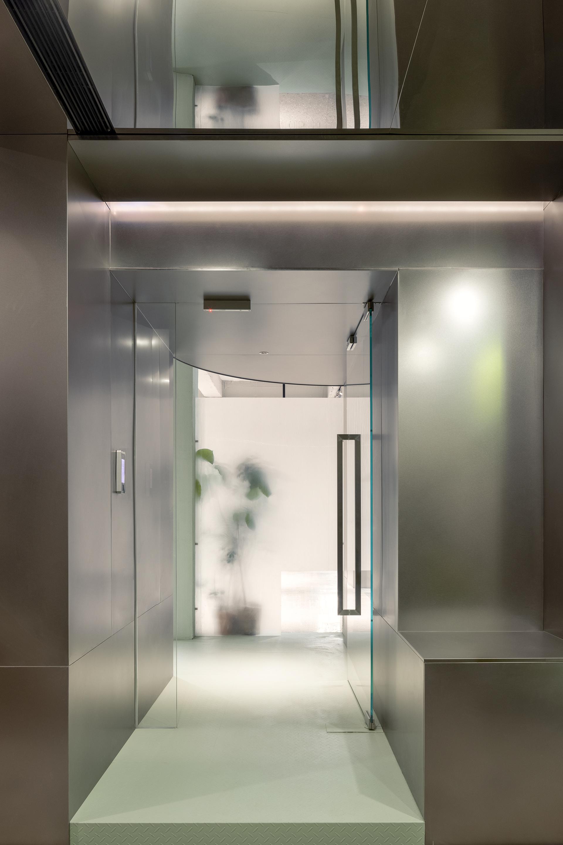 Health & Beauty Office Space - image 4