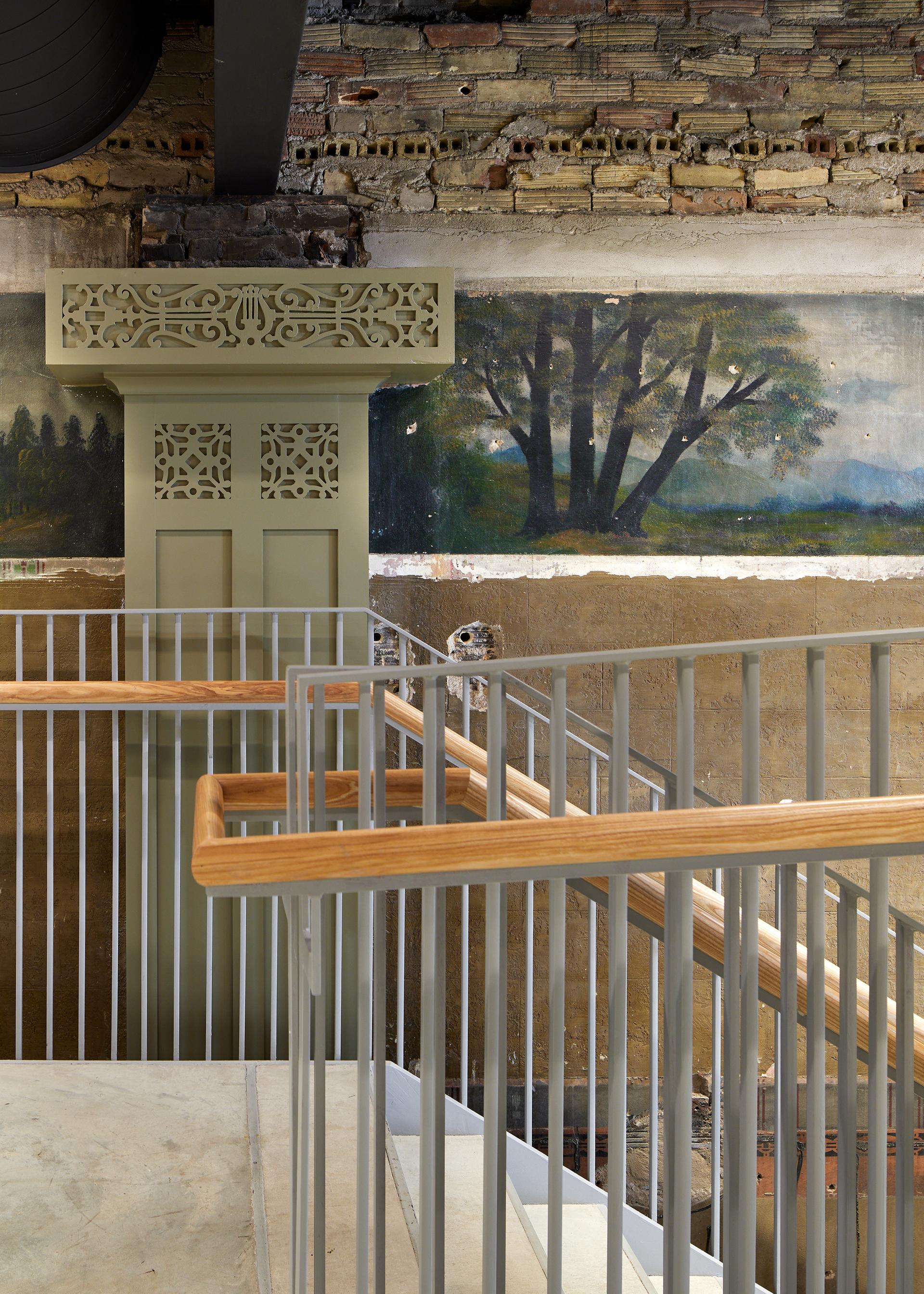 825 Arts - image 8