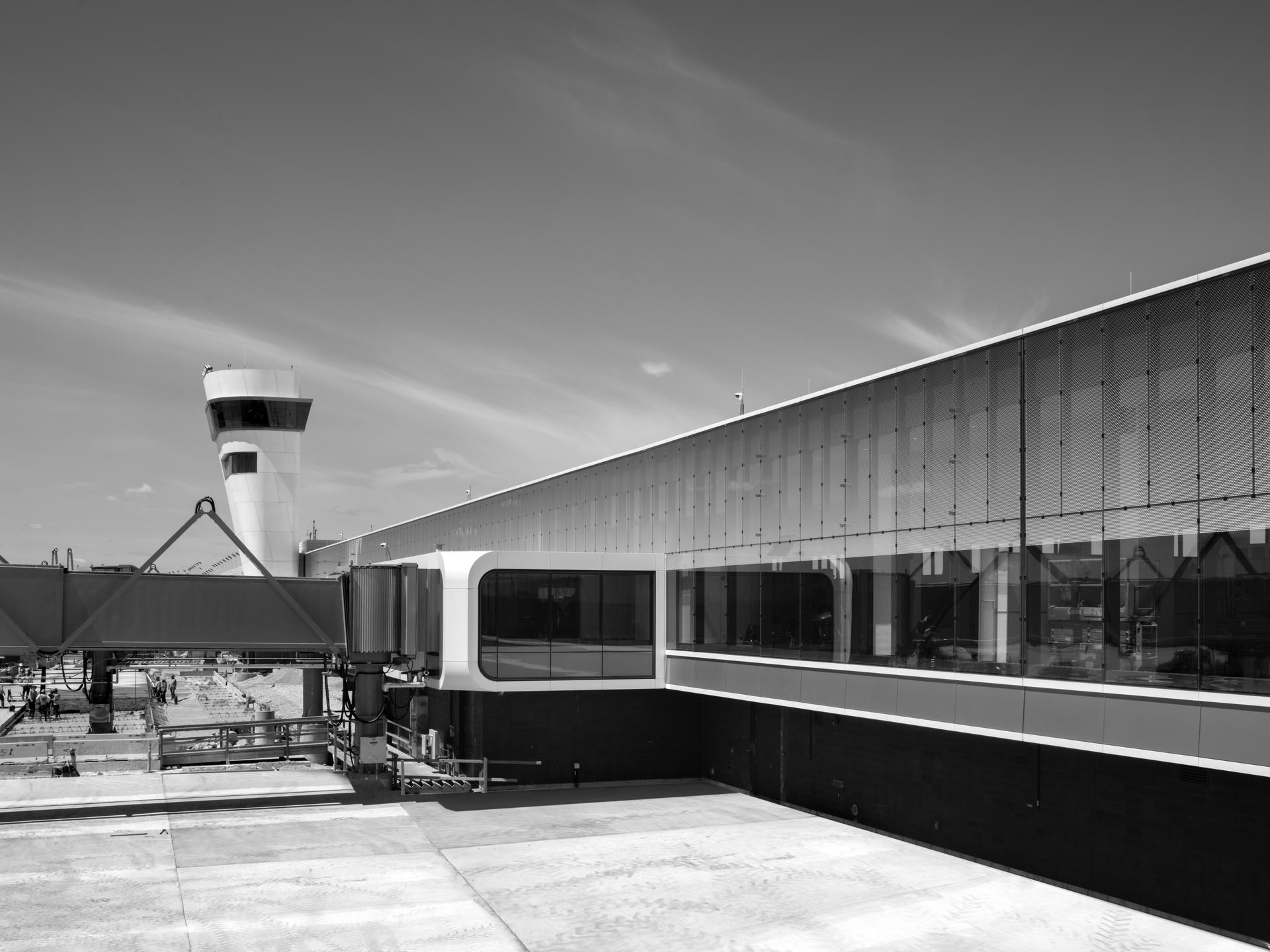 O'Hare International Airport Terminal 5 Expansion - image 5