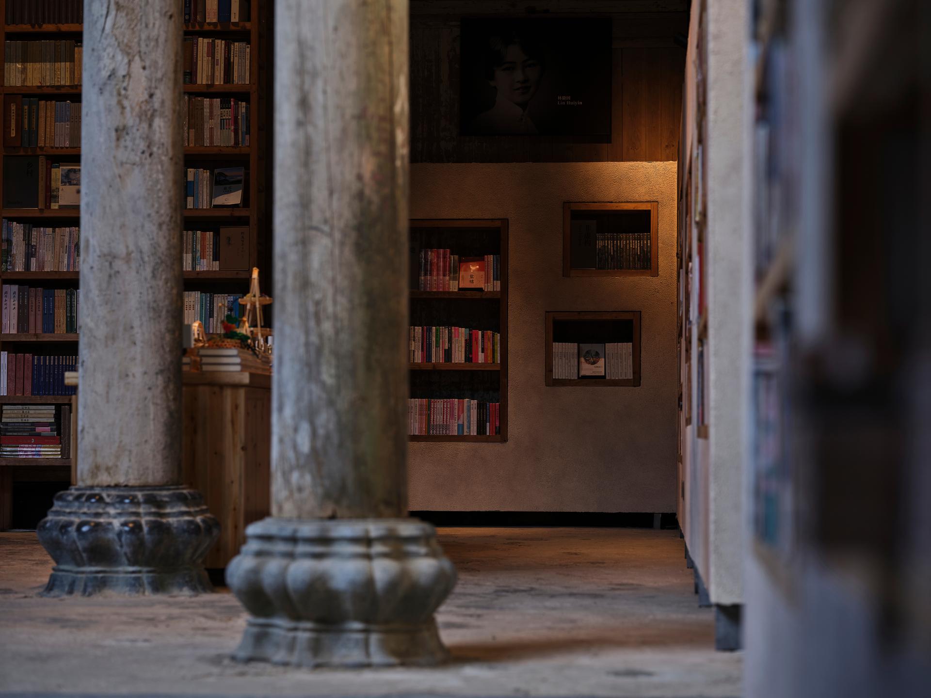 LIBRAIRIE AVANT-GARDE - image 9