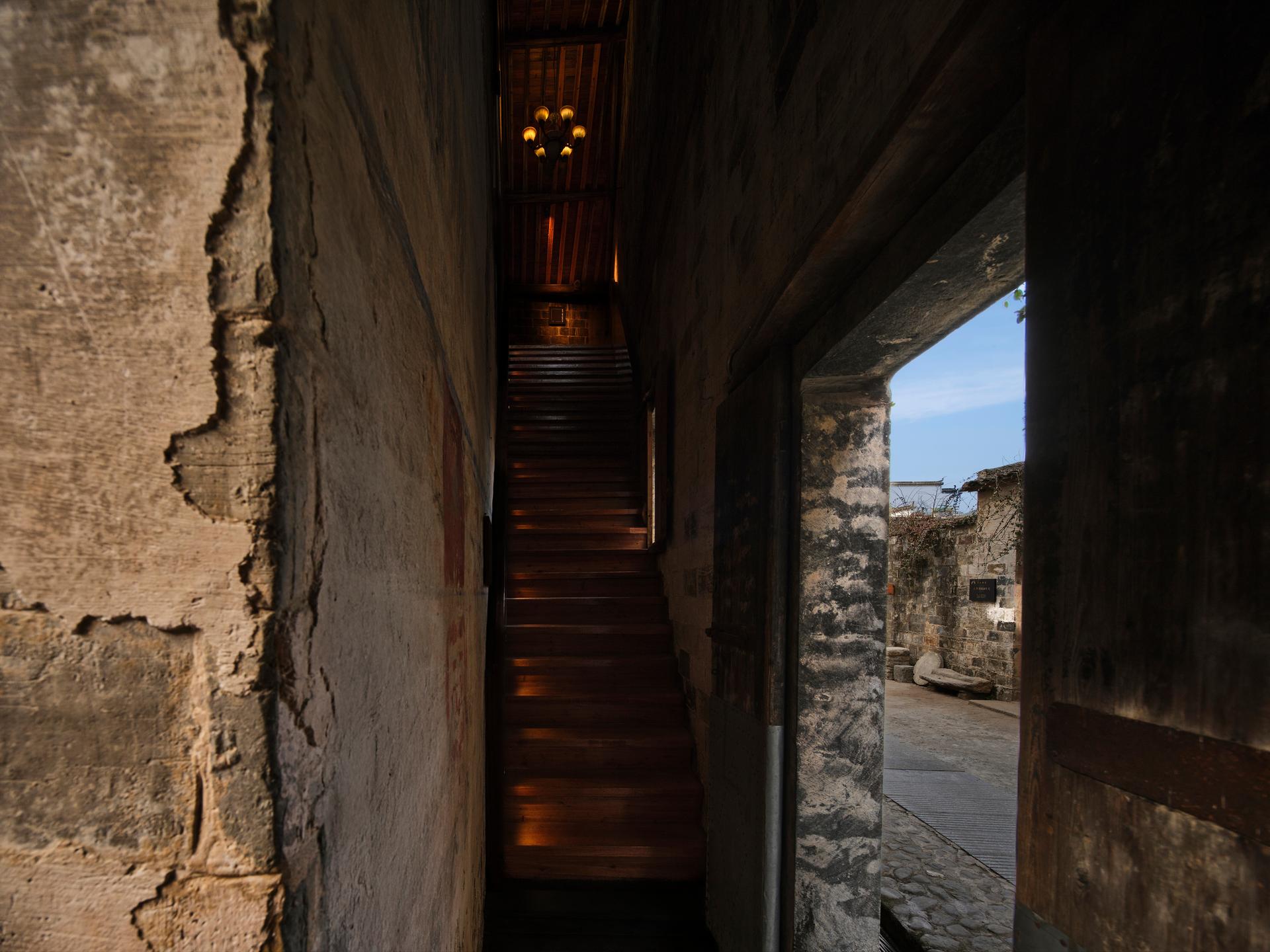 LIBRAIRIE AVANT-GARDE - image 10