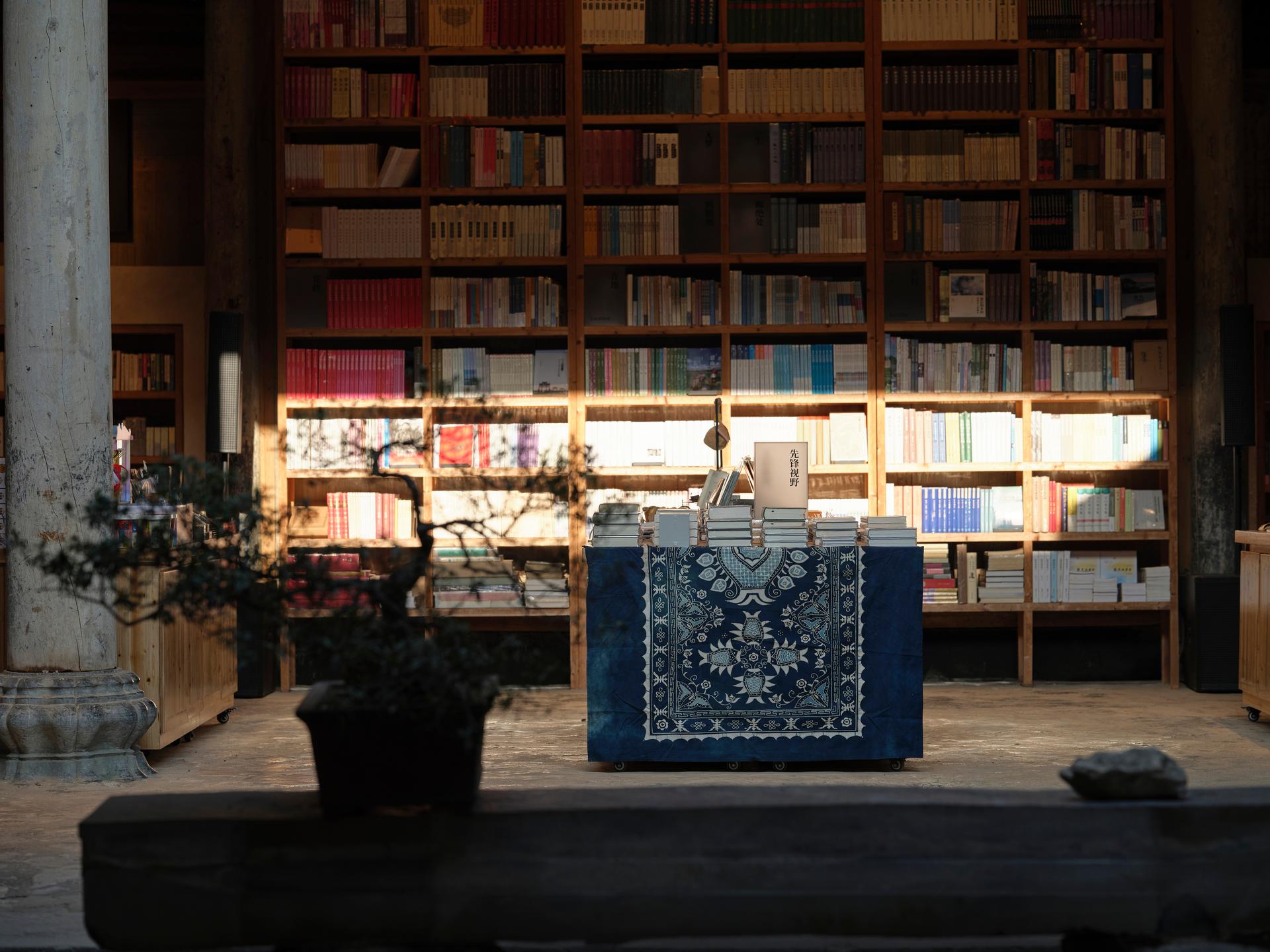LIBRAIRIE AVANT-GARDE - image 11