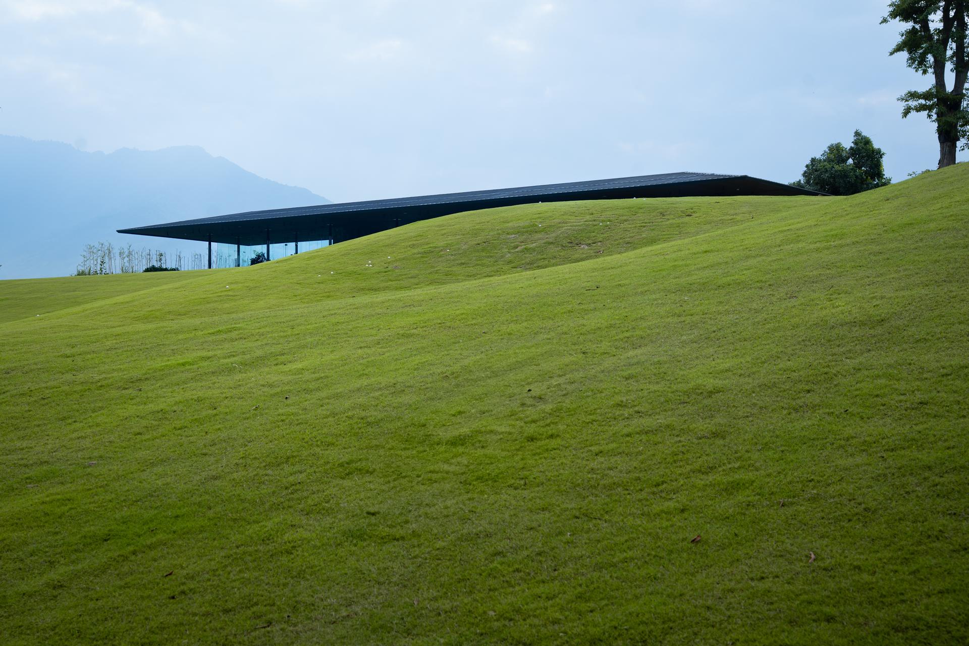 "The Indigo" Driving Range - image 16