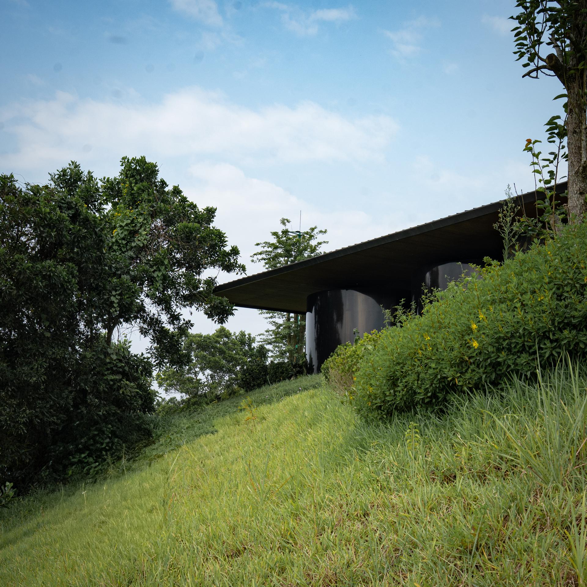 "The Indigo" Driving Range - image 20