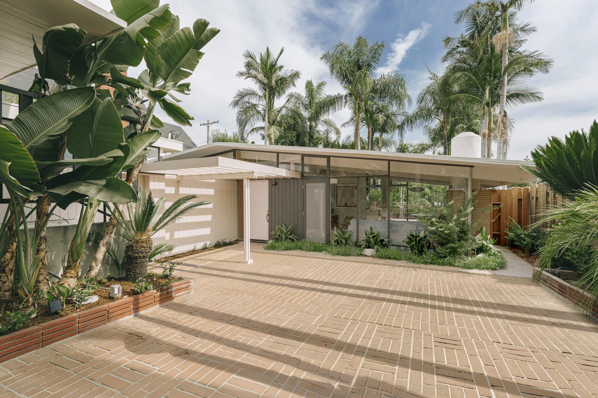 Sun Villa Remodel - rekindling a legacy of affordable architecture - image 3