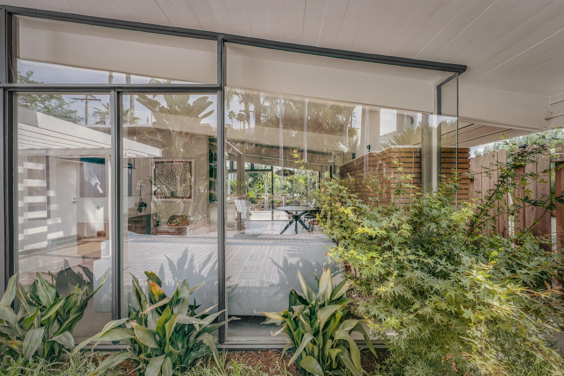 Sun Villa Remodel - rekindling a legacy of affordable architecture - image 9