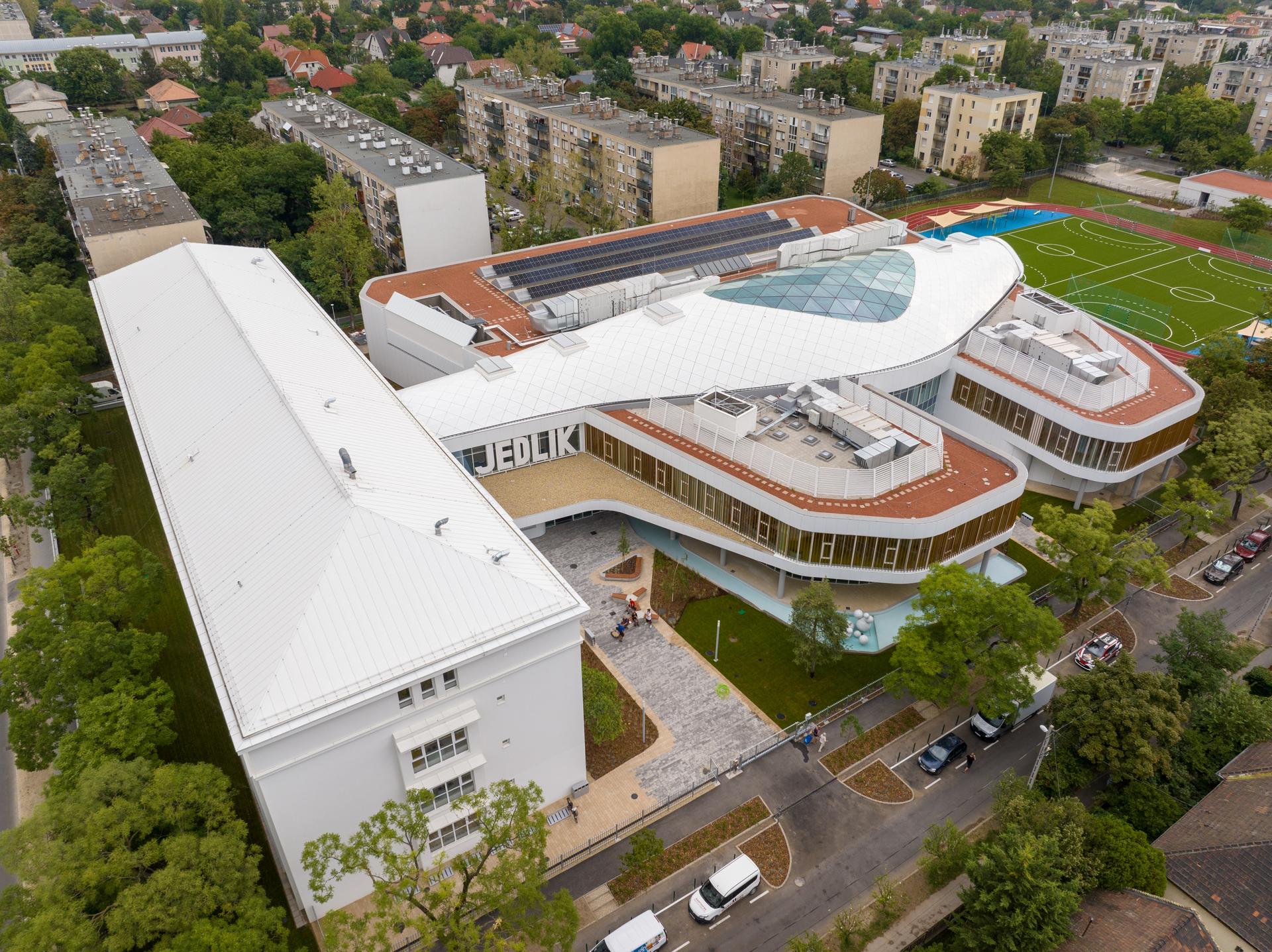 Jedlik Ányos High School - image 30