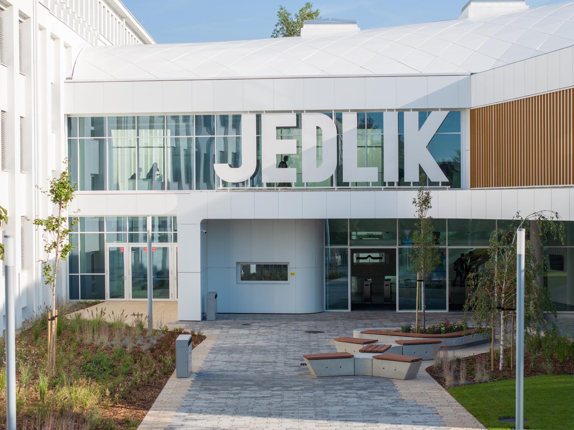 Jedlik Ányos High School - image 5