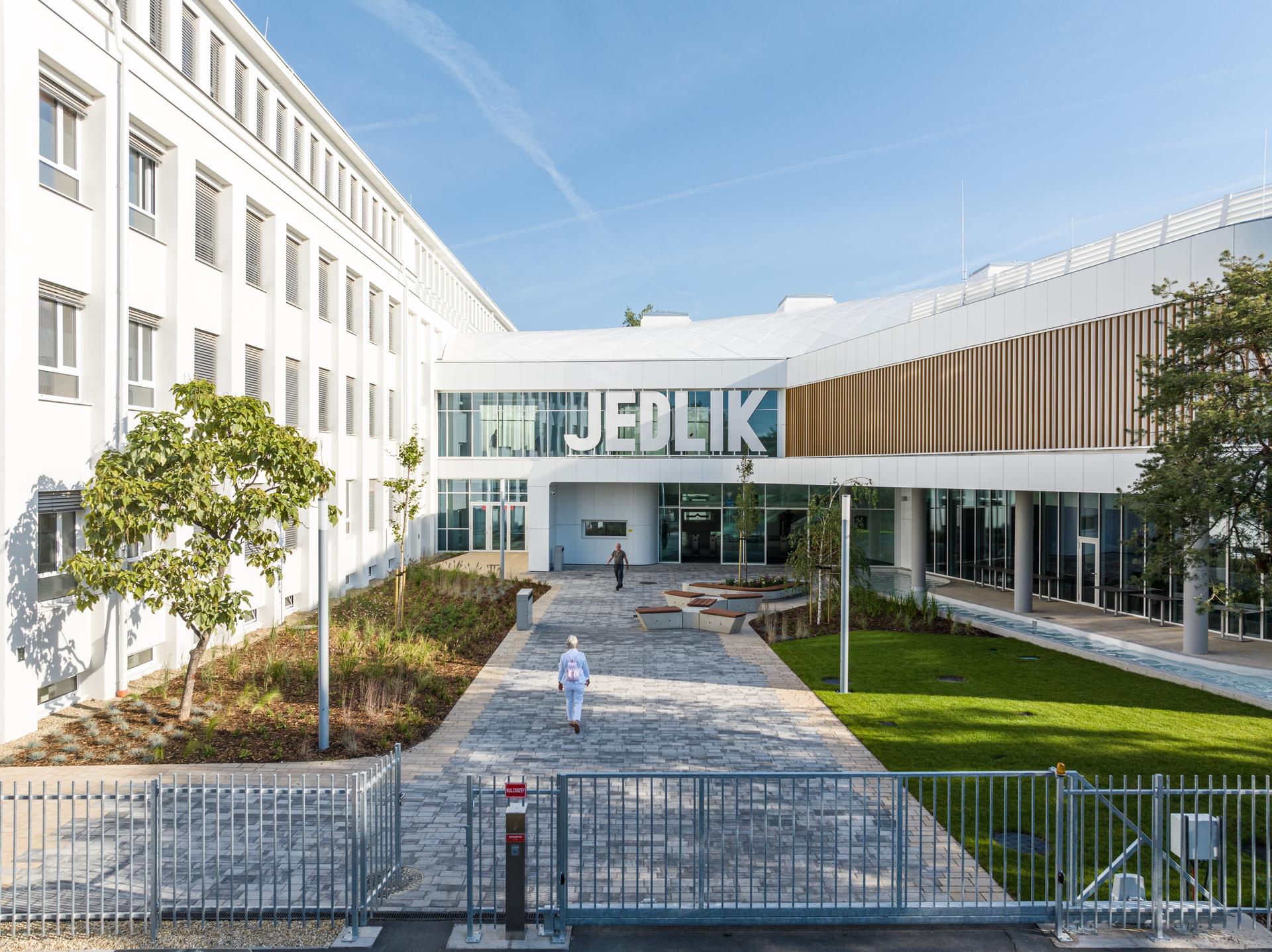 Jedlik Ányos High School - image 8