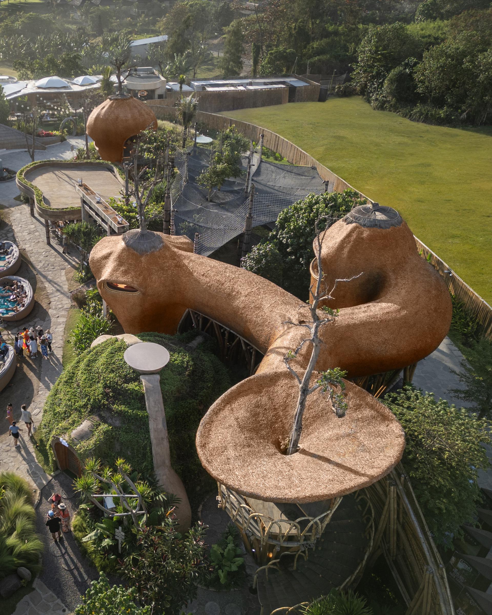 Luna Beach Club - image 13