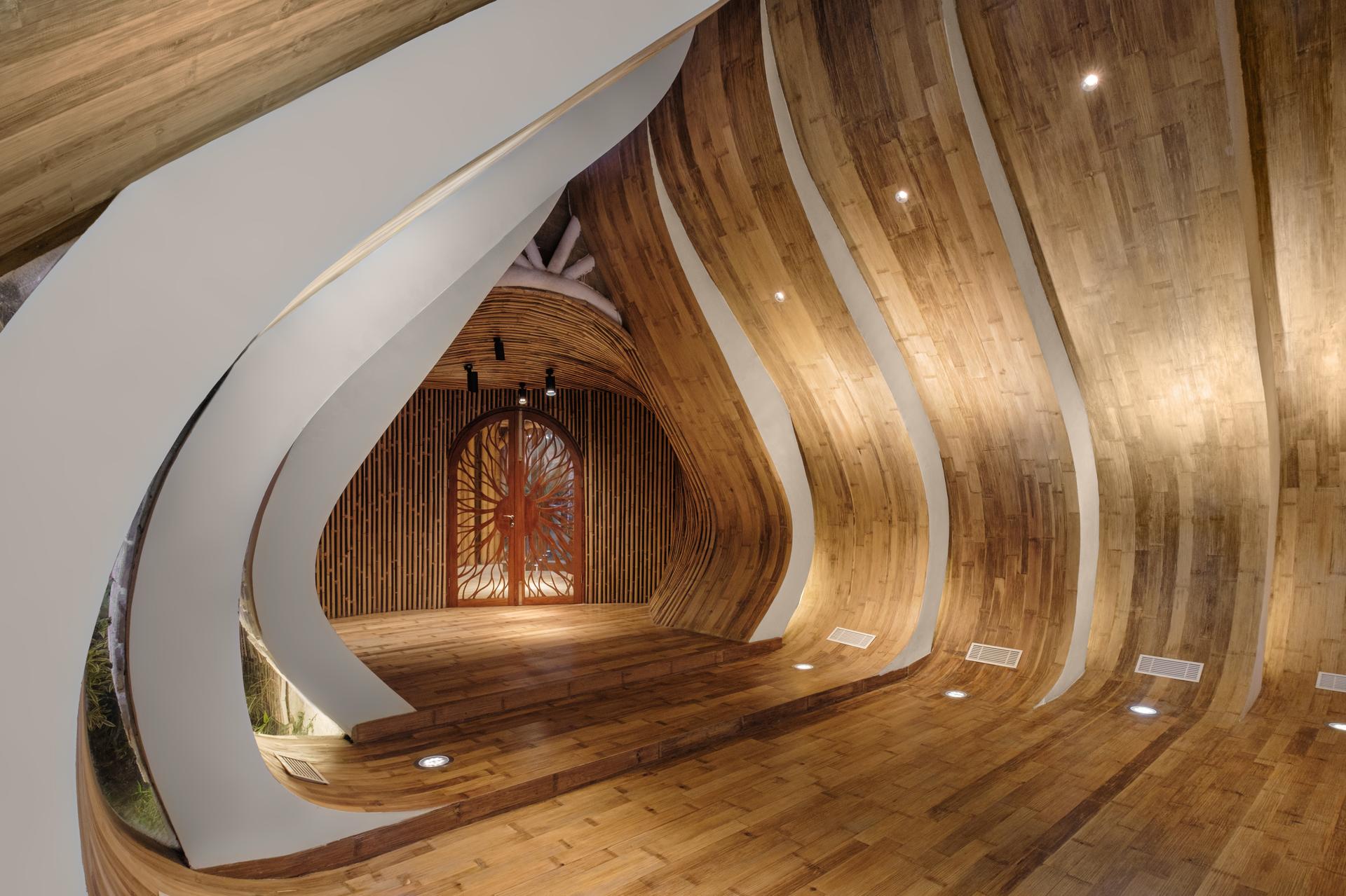 Luna Beach Club - image 11