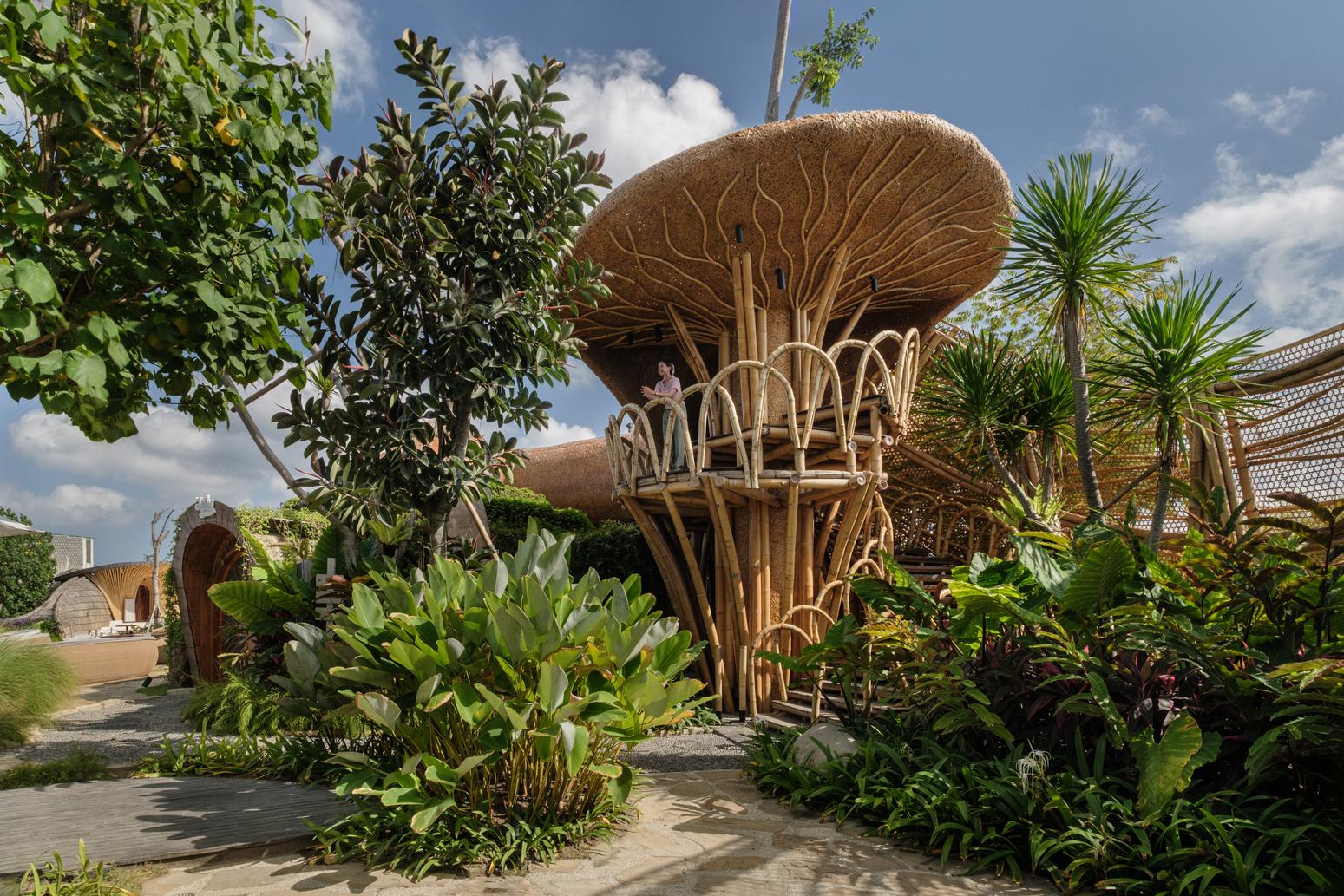 Luna Beach Club - image 16