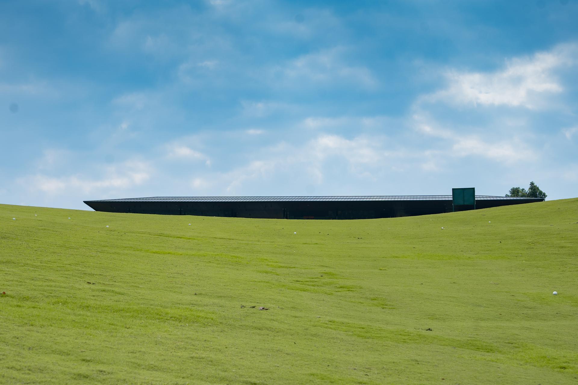 "The Indigo" Driving Range - image 22