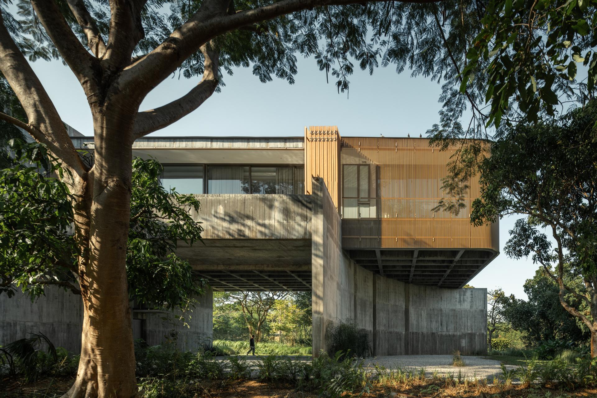 W HOUSE II - image 6