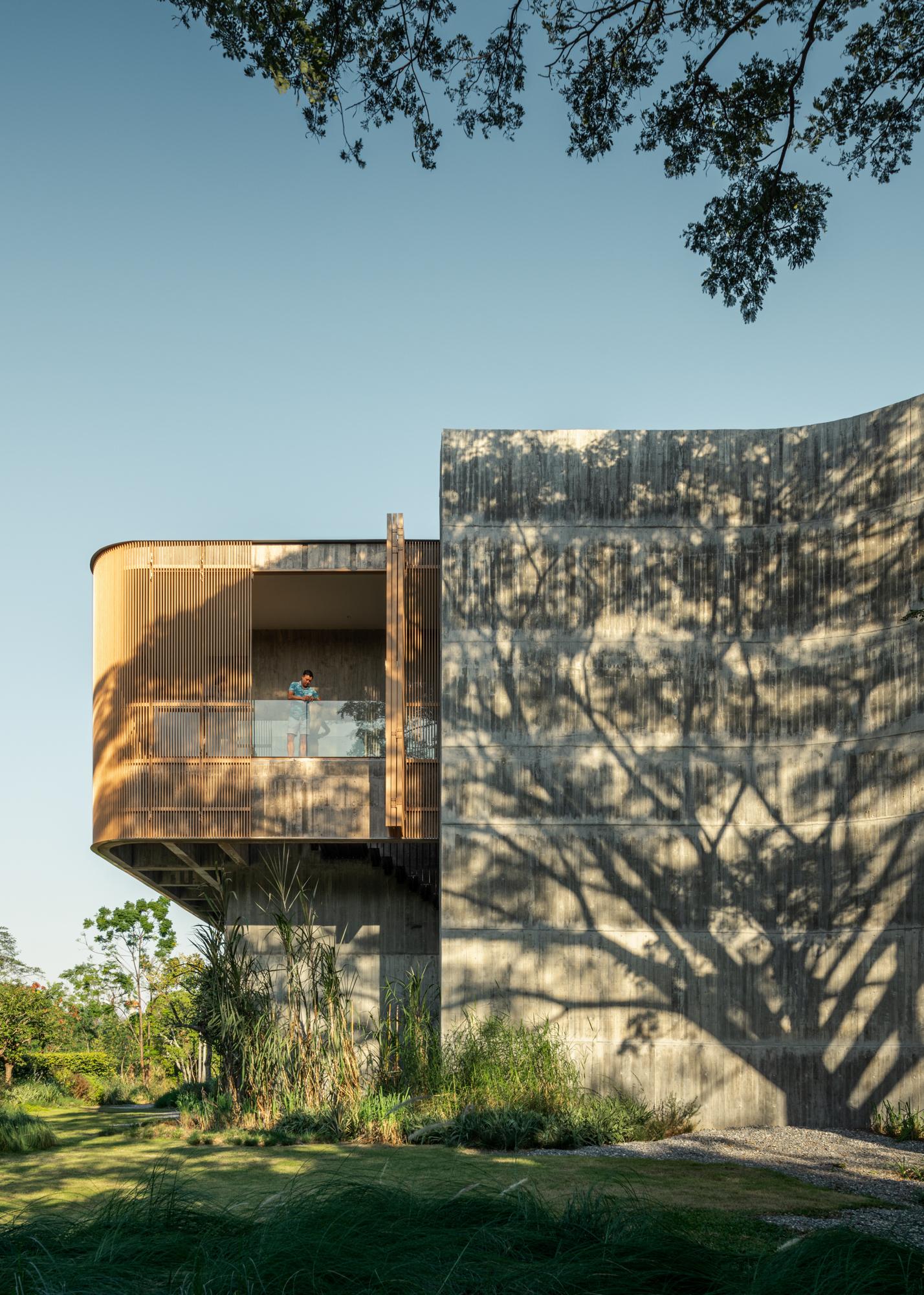 W HOUSE II - image 19