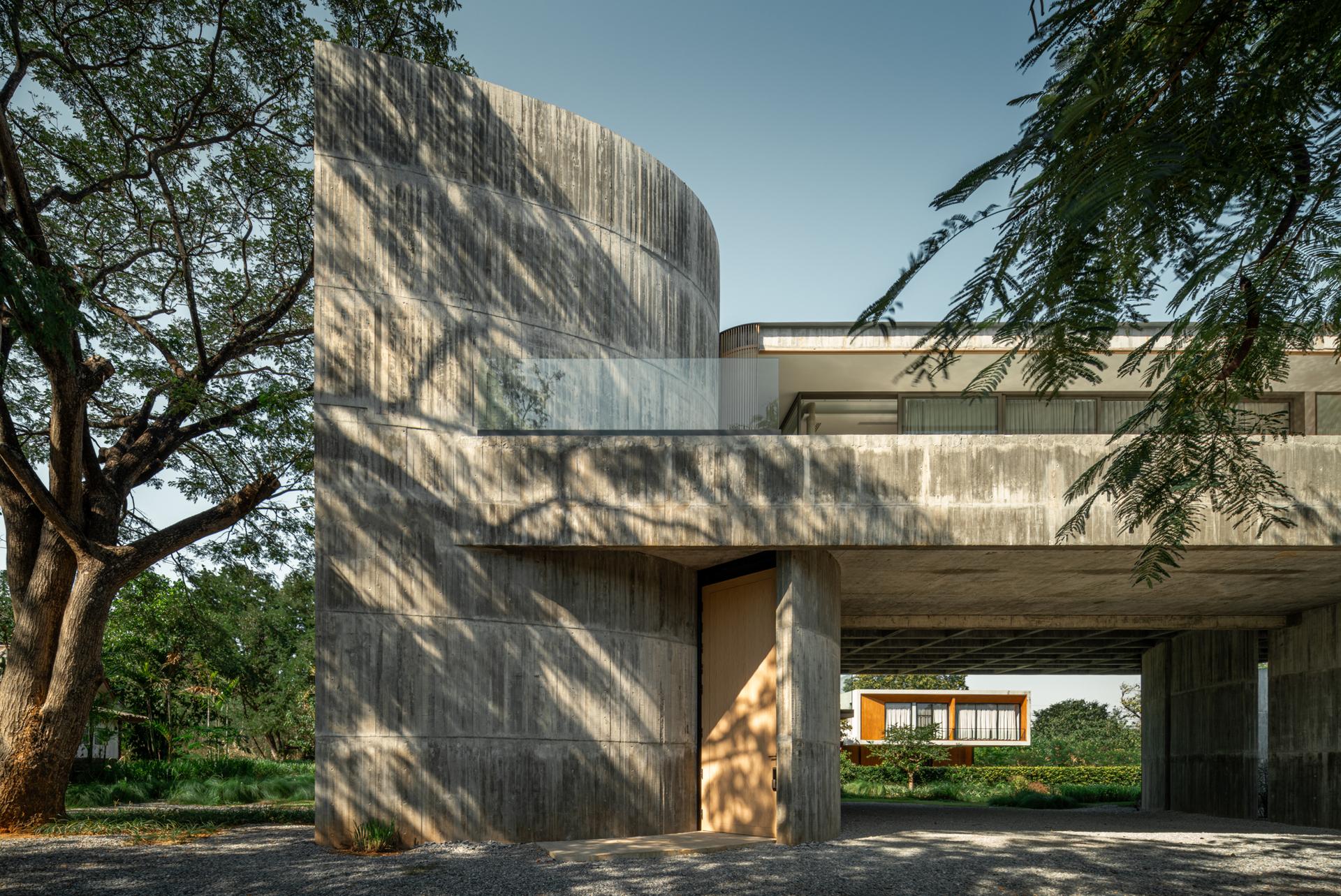 W HOUSE II - image 13