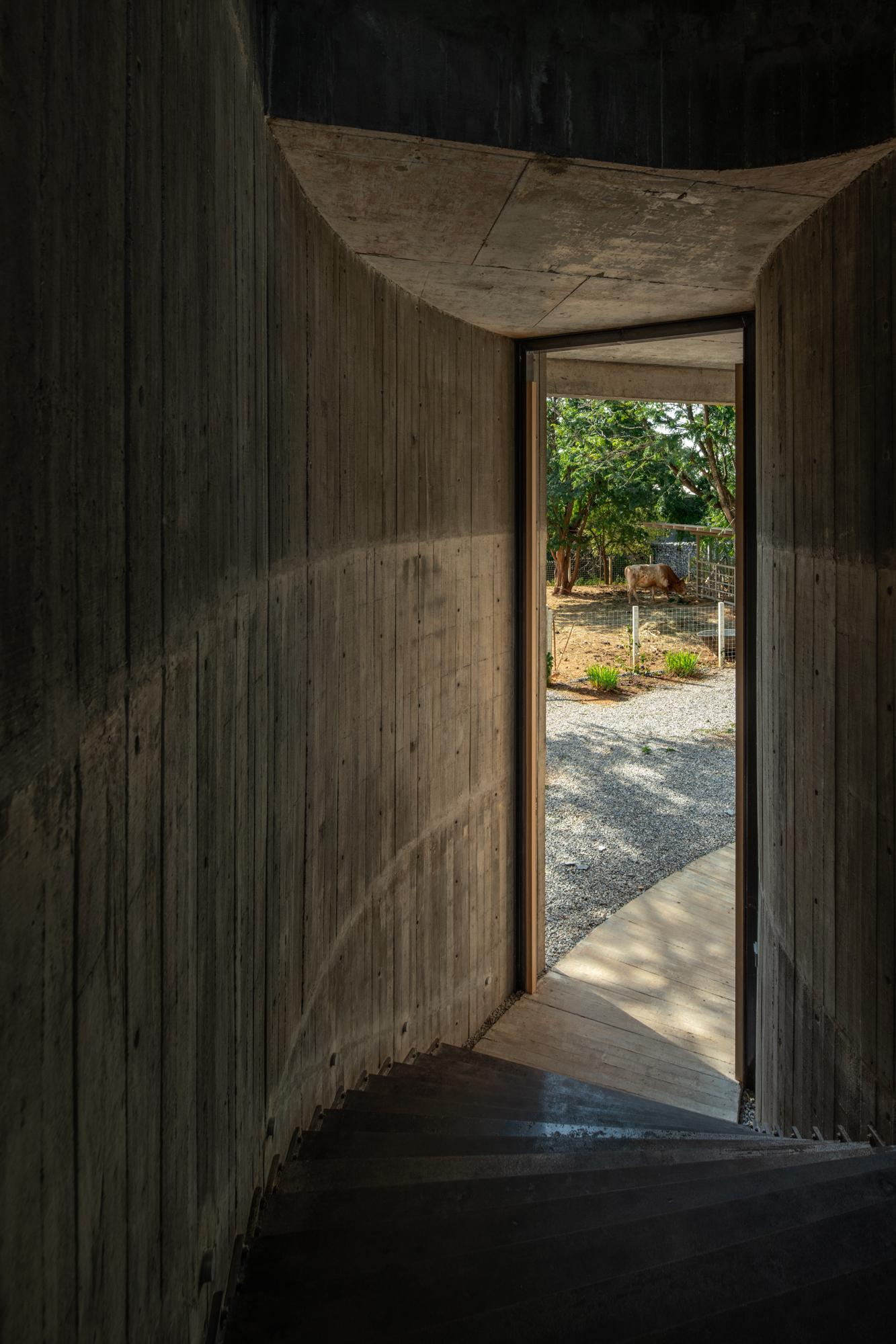 W HOUSE II - image 34