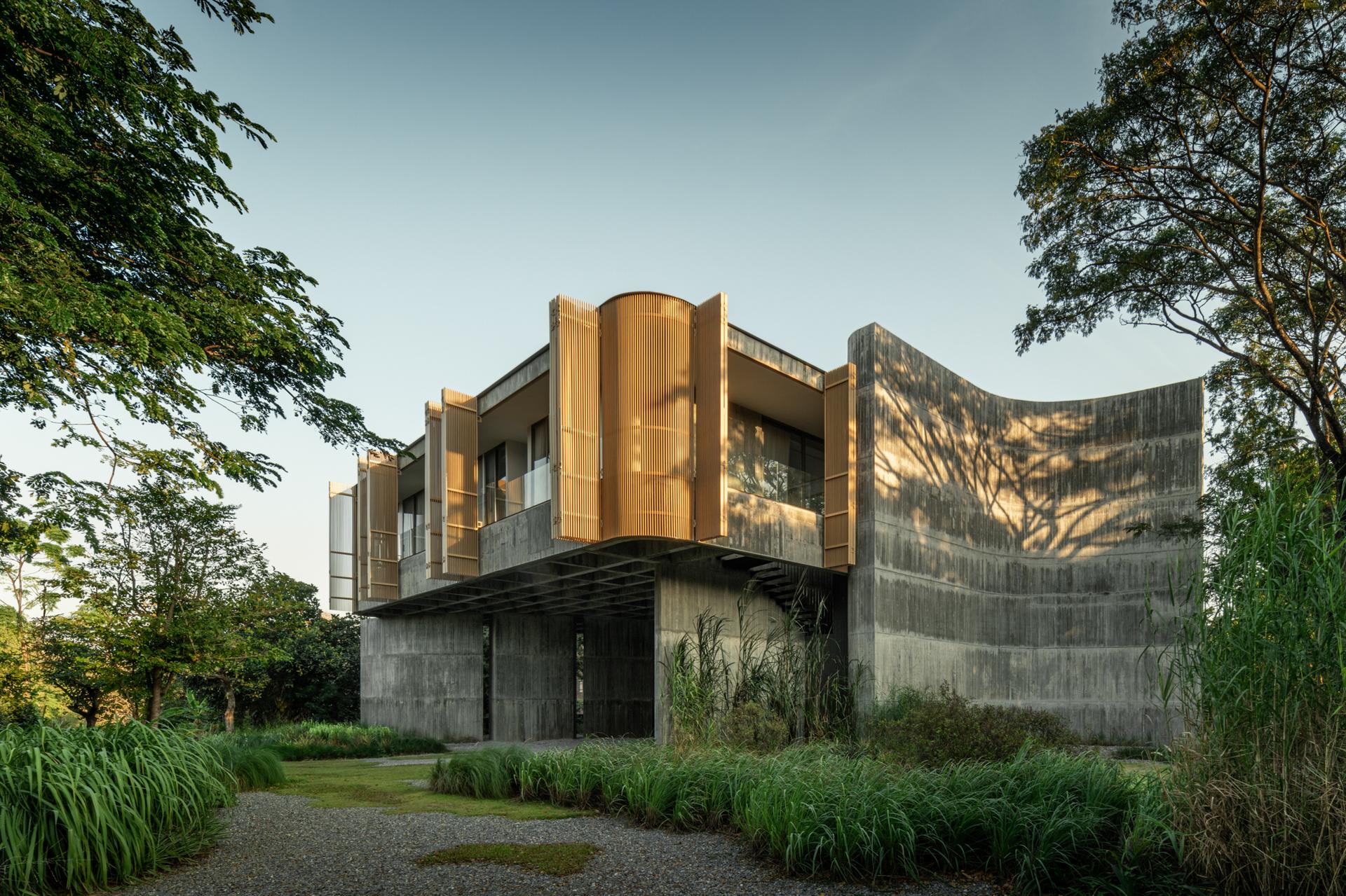 W HOUSE II - image 2
