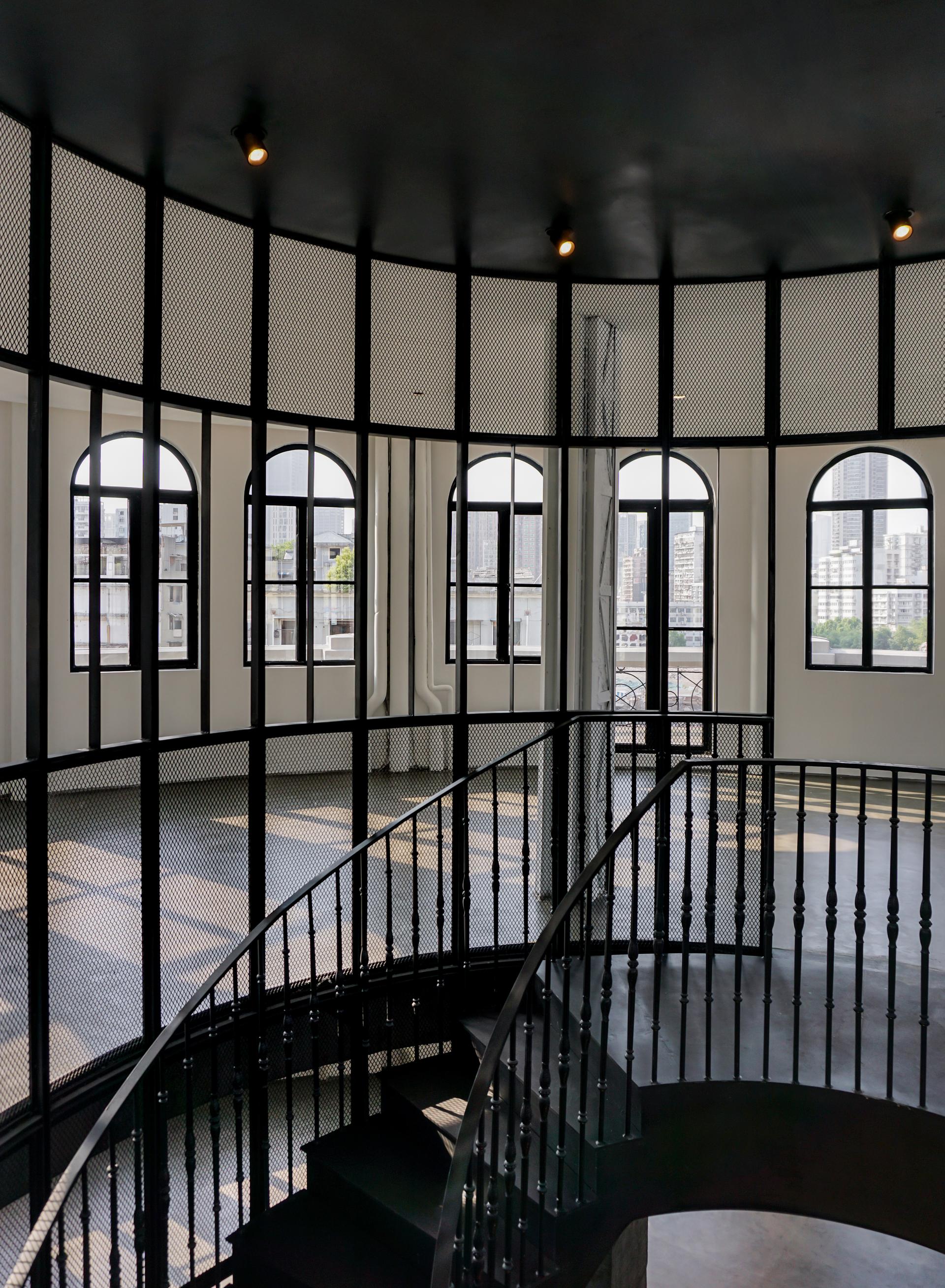 The Circle - image 8