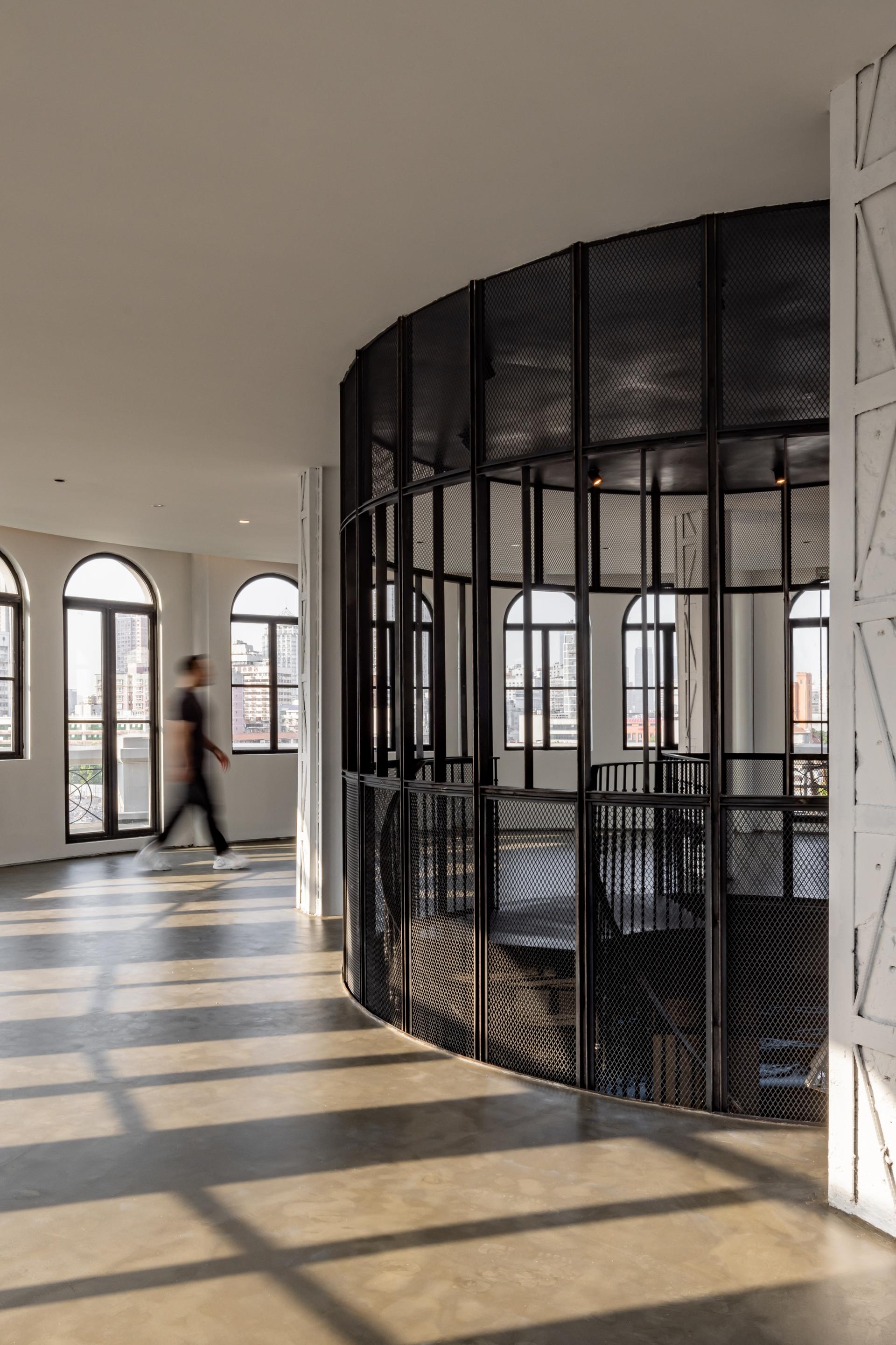 The Circle - image 7