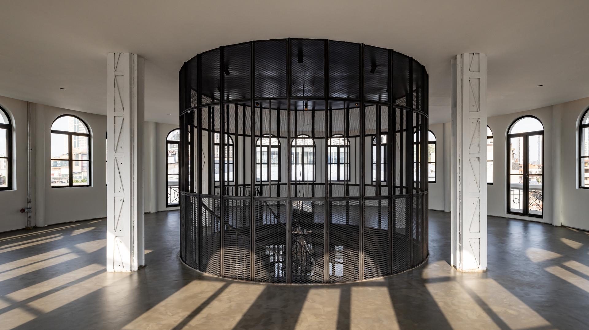 The Circle - image 9