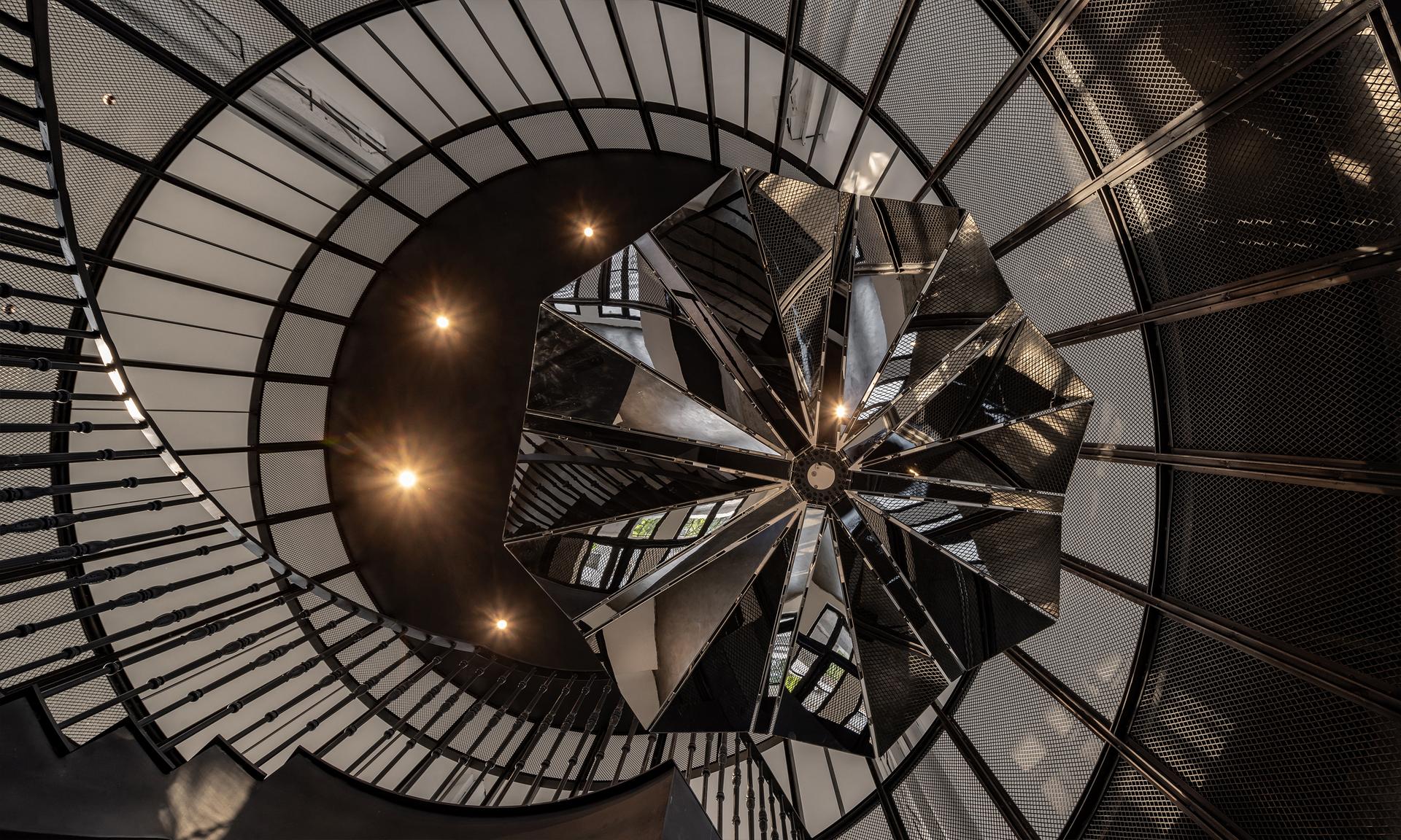 The Circle - image 11