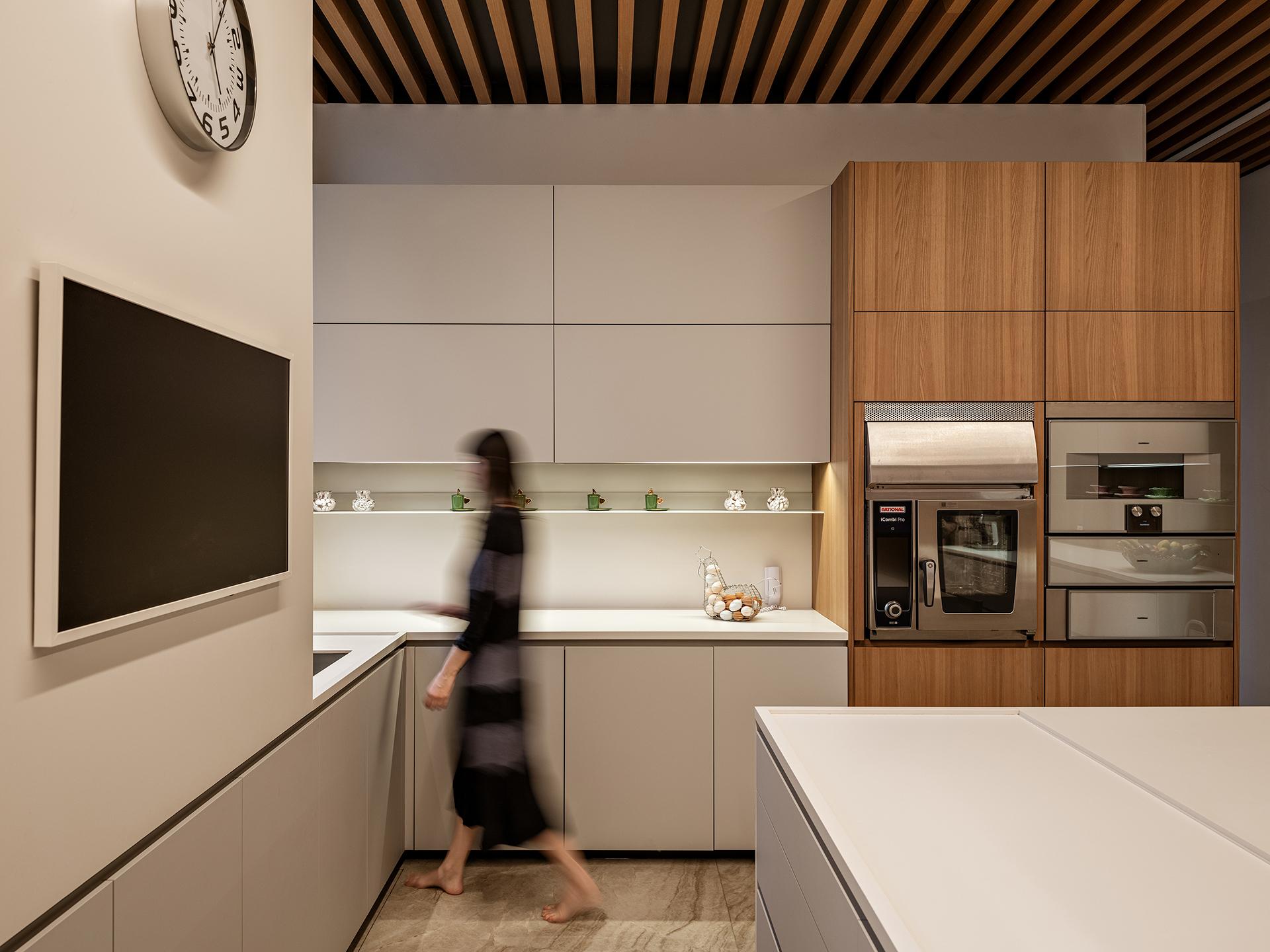 REN Apartment - image 20
