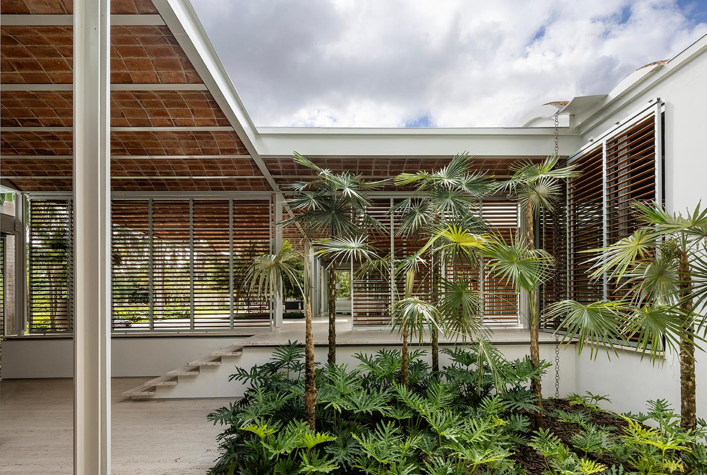 Caribbean House - image 11